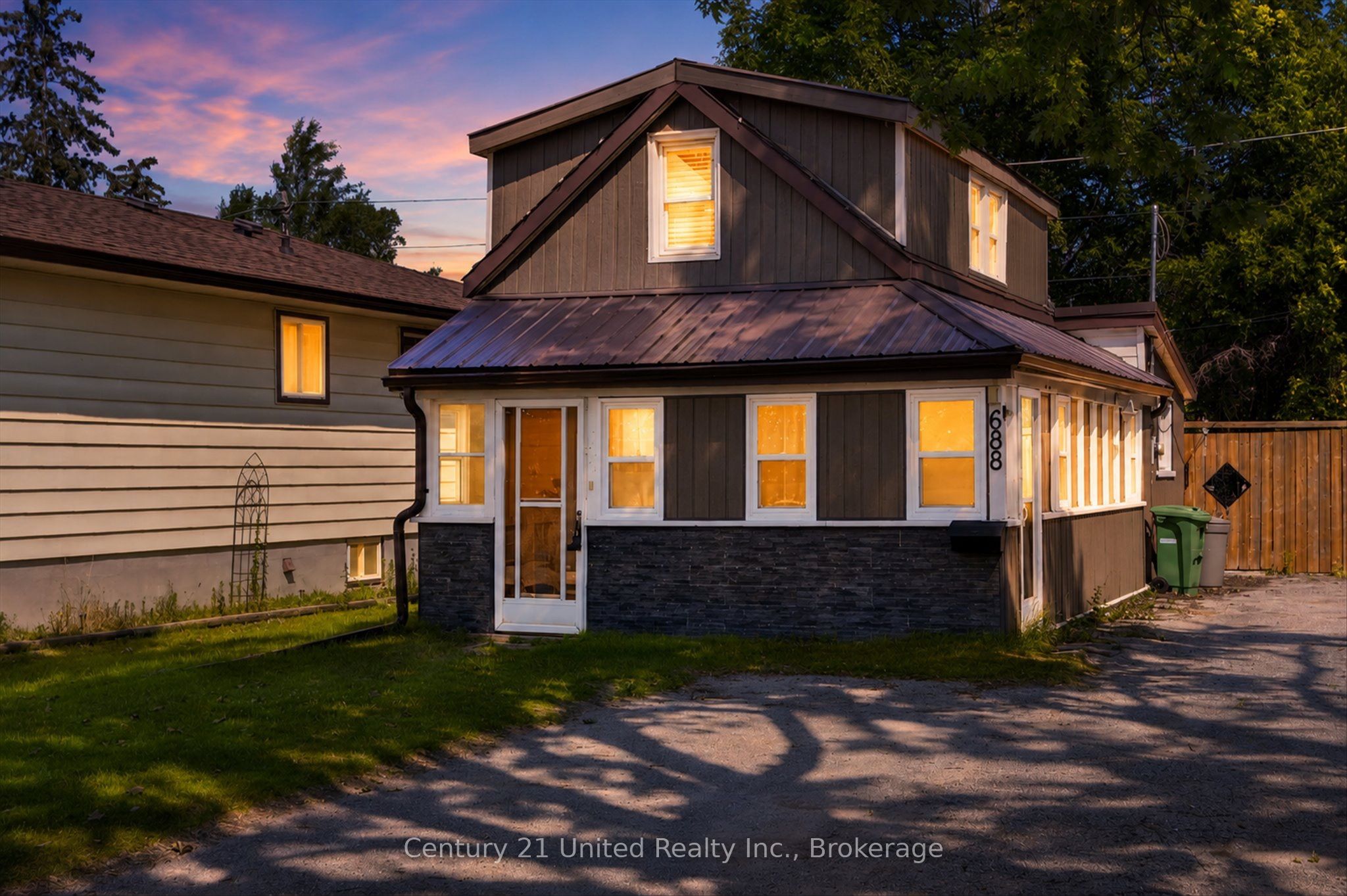 688 St Marys Street, Peterborough, On K9j 4g9