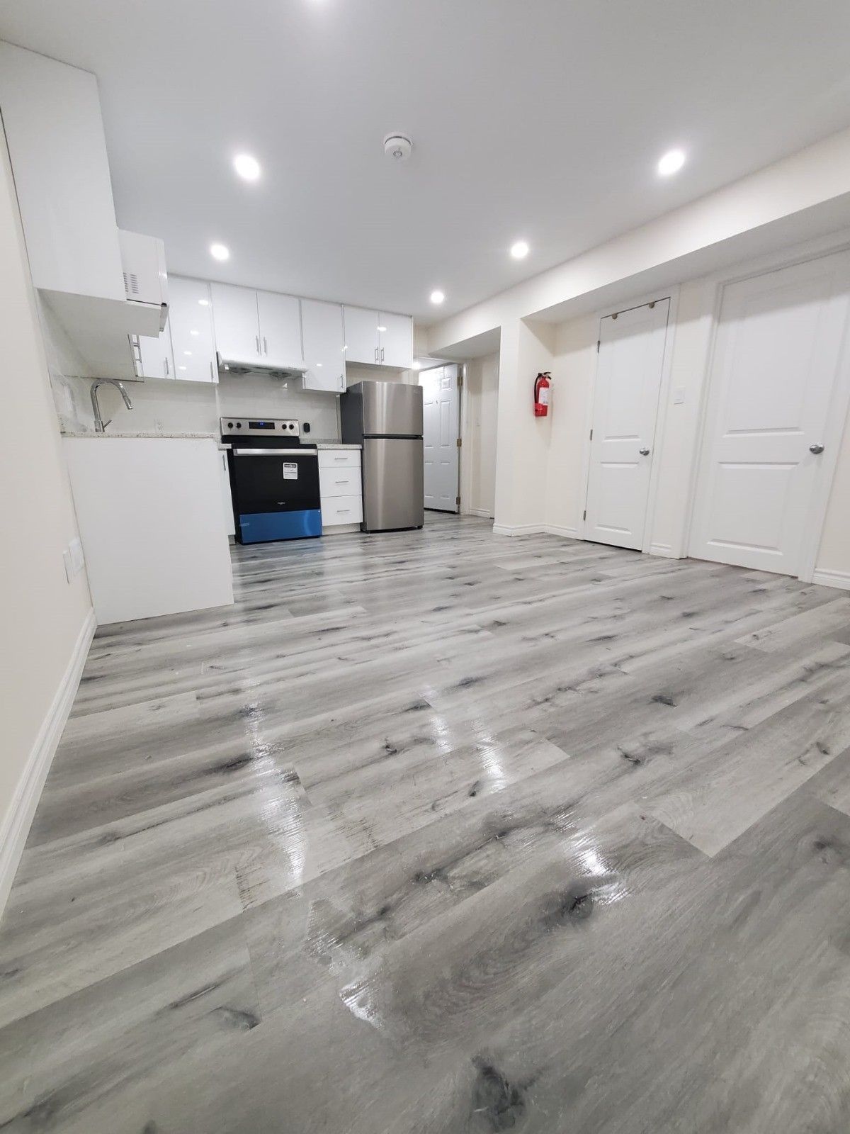 289 Middleton Avenue Lower, London South, On N6l 0e9