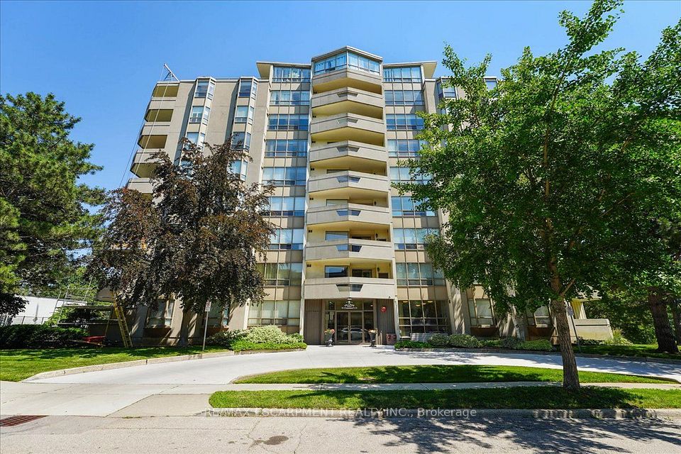 8 Village Green Boulevard 807, Hamilton, On L8g 5b8