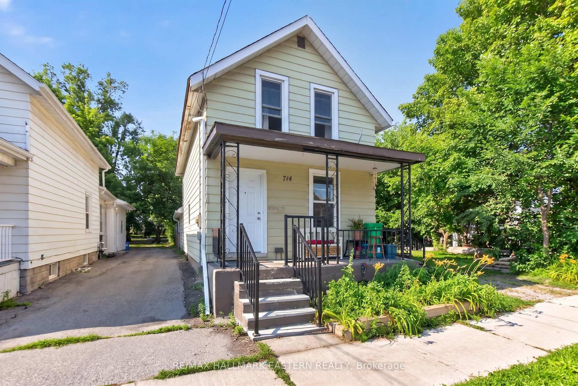 714 Chamberlain Street, Peterborough, On K9j 4m3