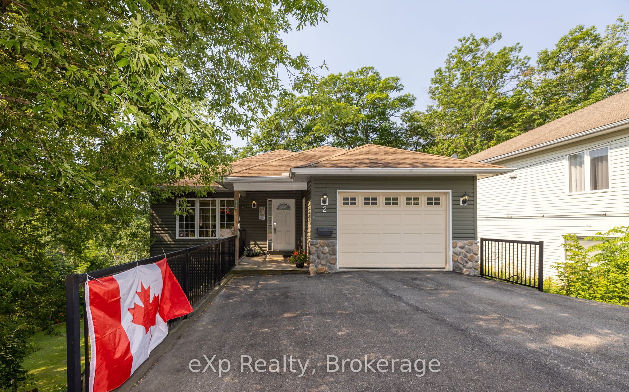 2 Mann Avenue N, Parry Sound, On P2a 2h3