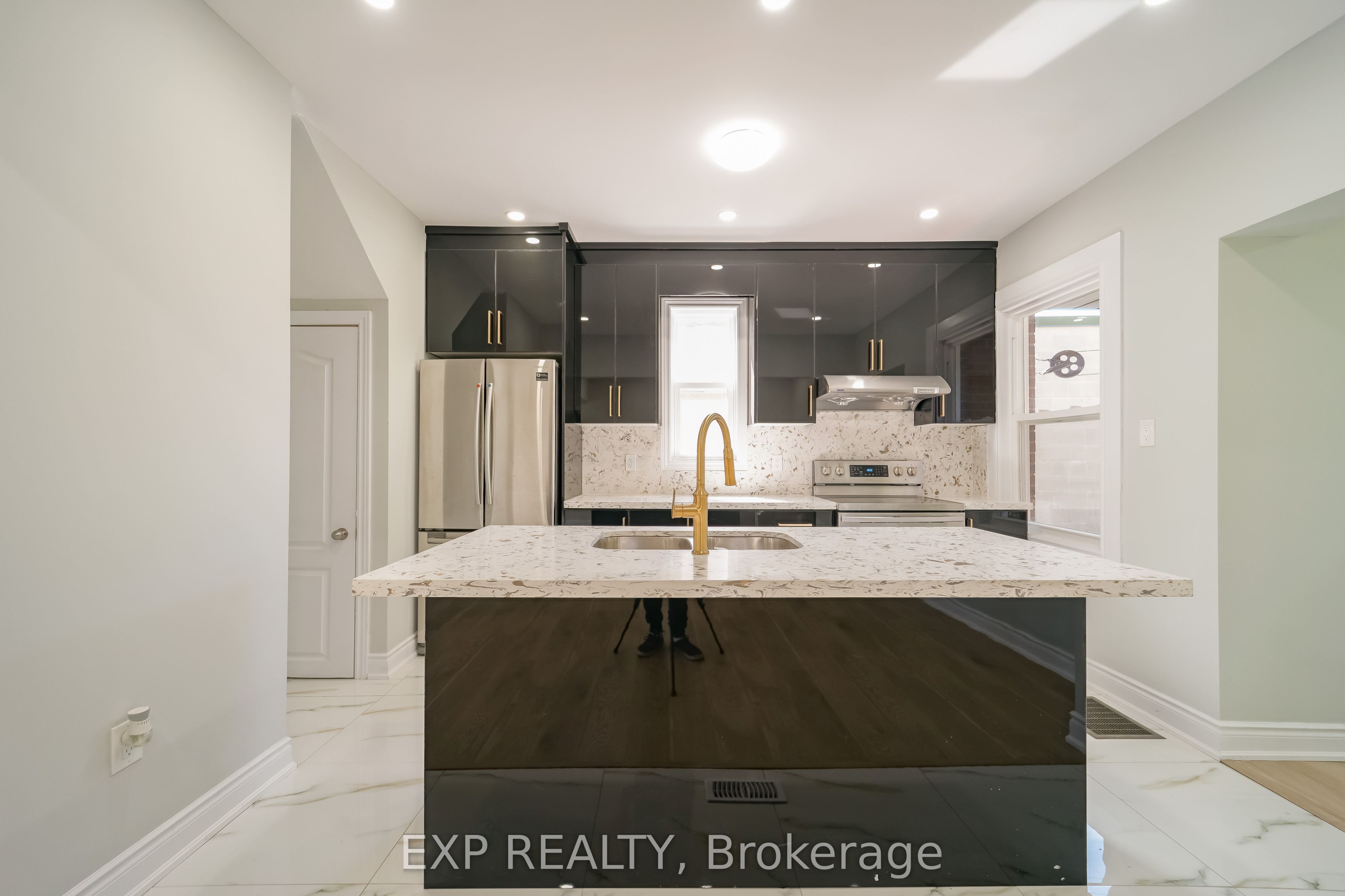 1509 Main Street E, Hamilton, On L8k 1e2