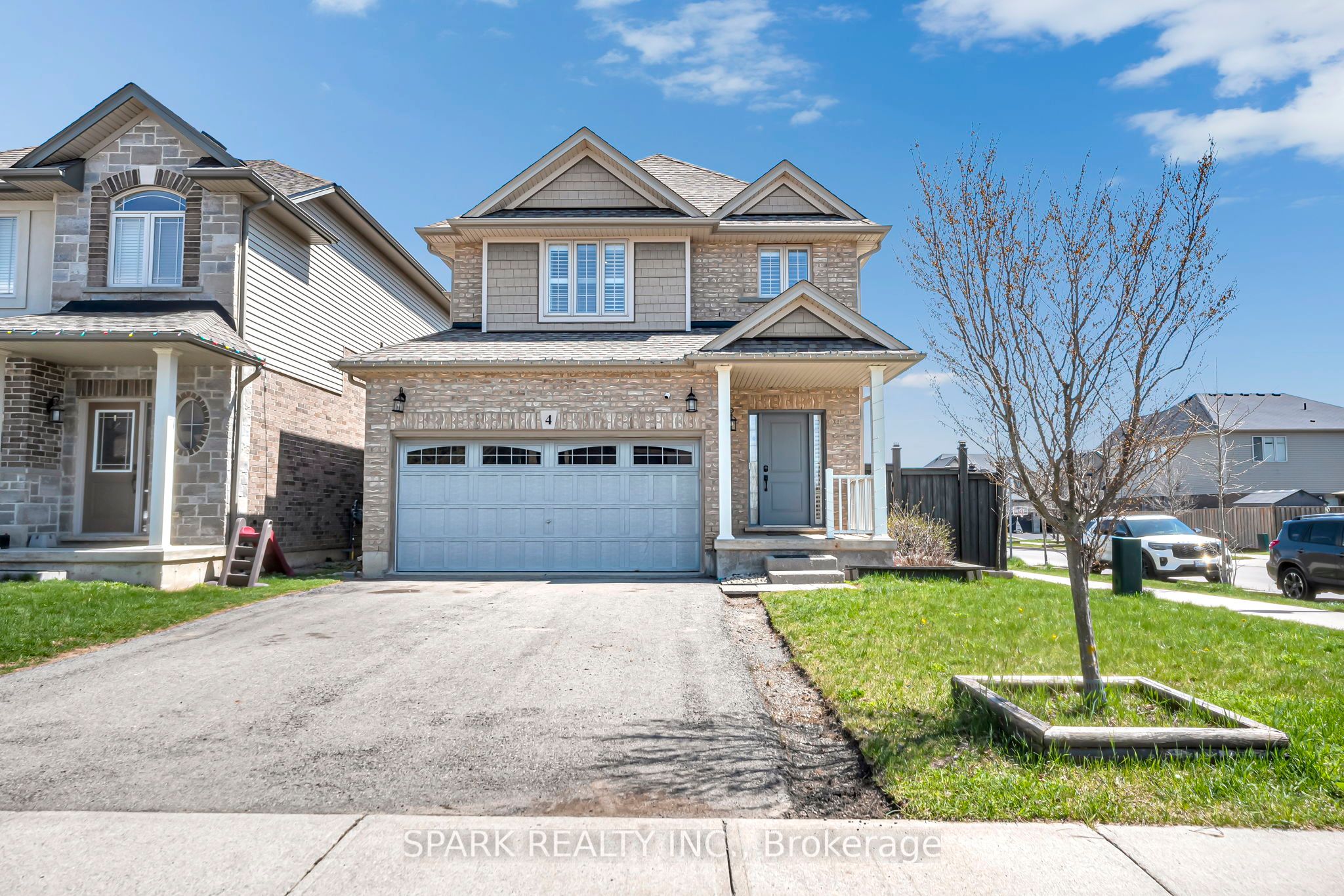 4 Cutts Crescent, Hamilton, On L0r 1c0