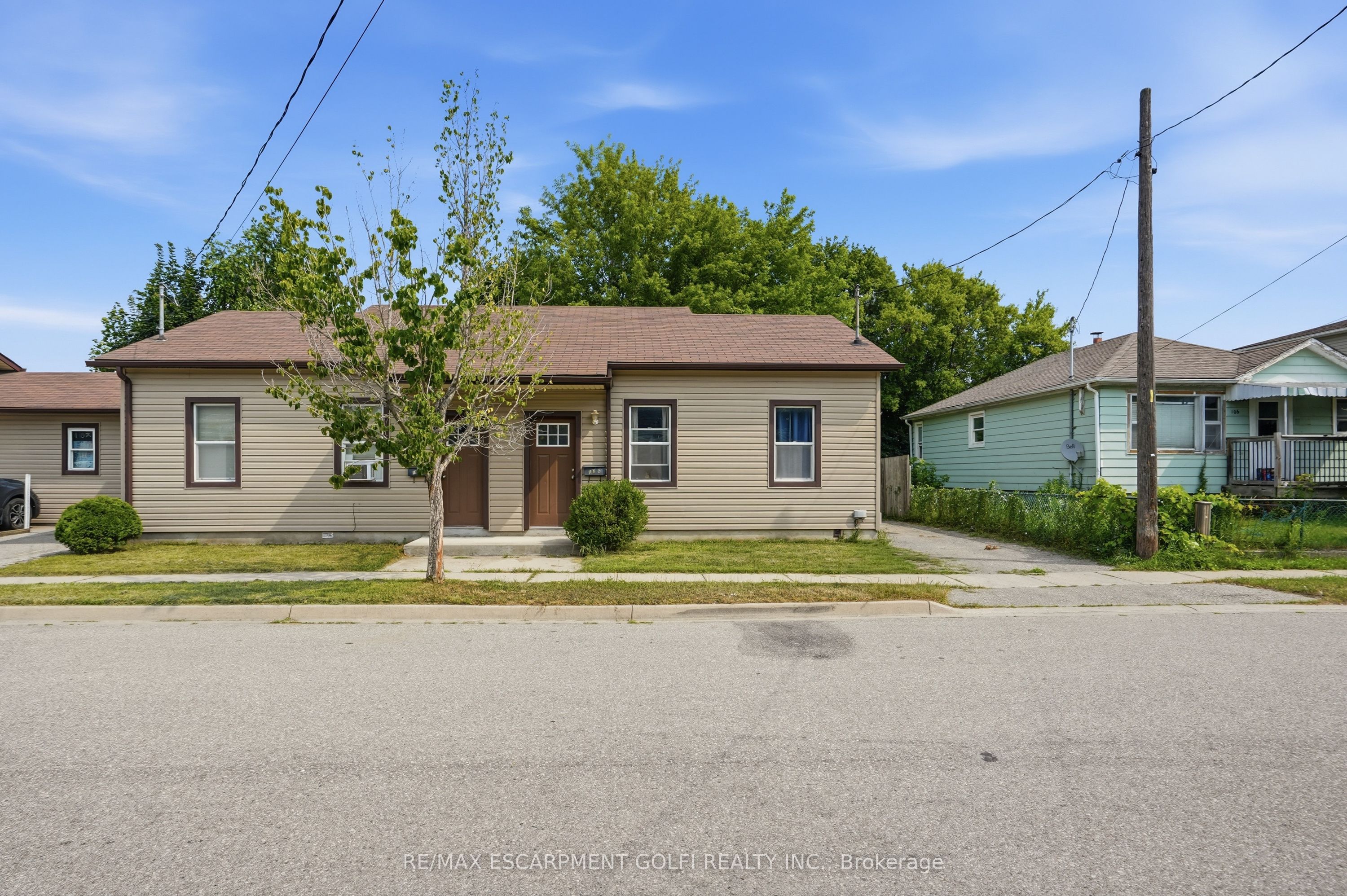 102 (A-C) Sarah Street, Brantford, On N3s 3a5