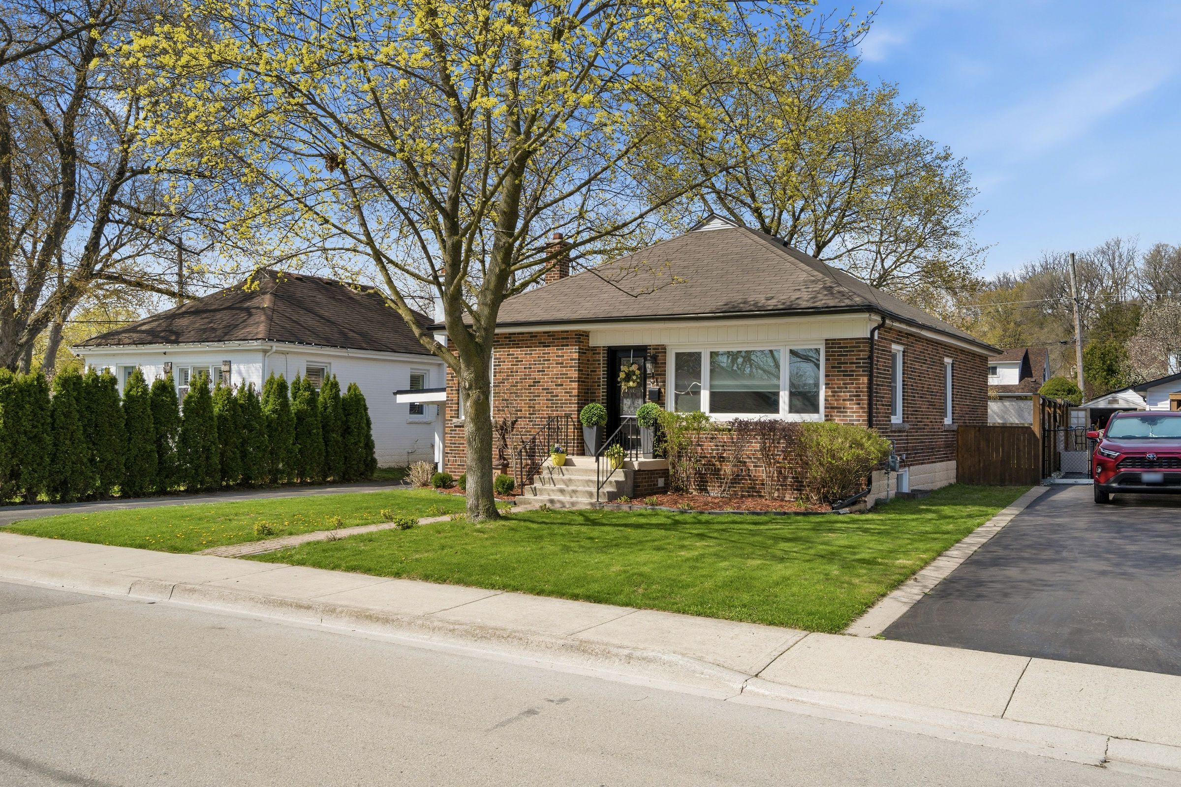 31 Cameron Avenue, Hamilton, On L9h 1p6