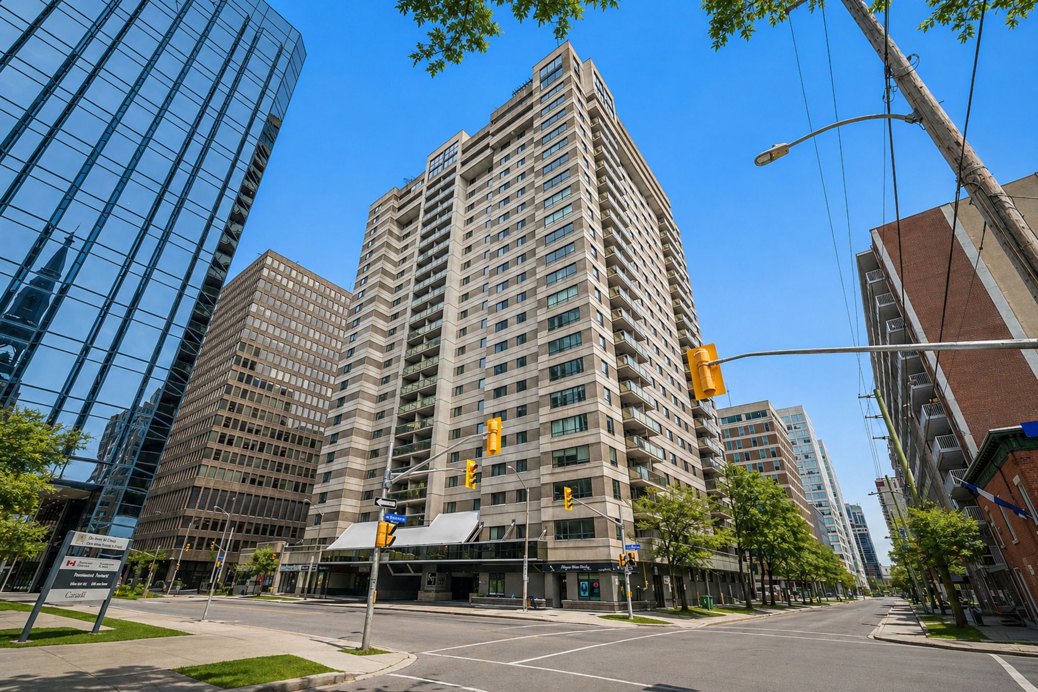 199 Kent Street 1705, Ottawa Centre, On K2p 2k8