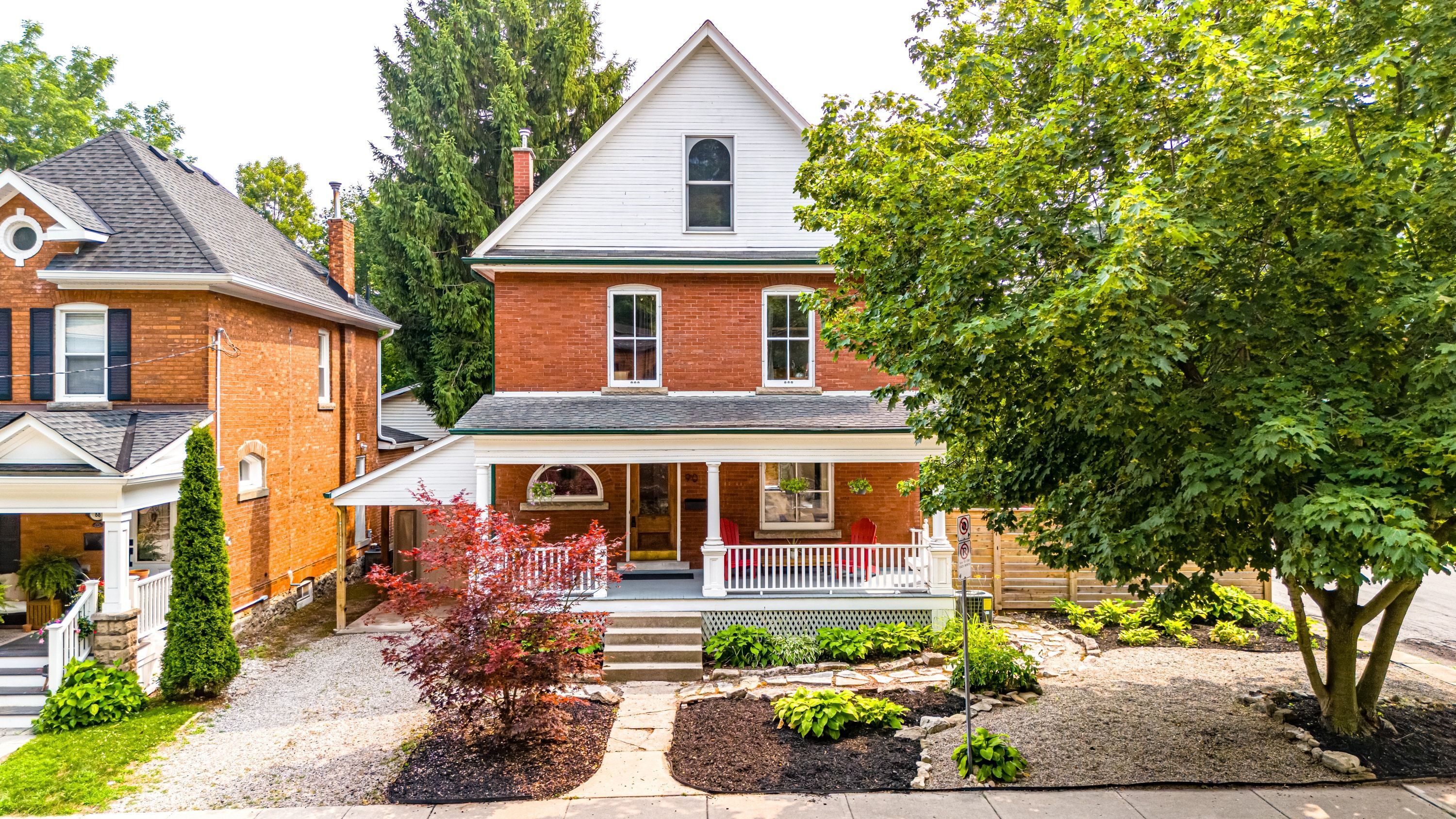90 Victoria Street, Hamilton, On L9h 2c2