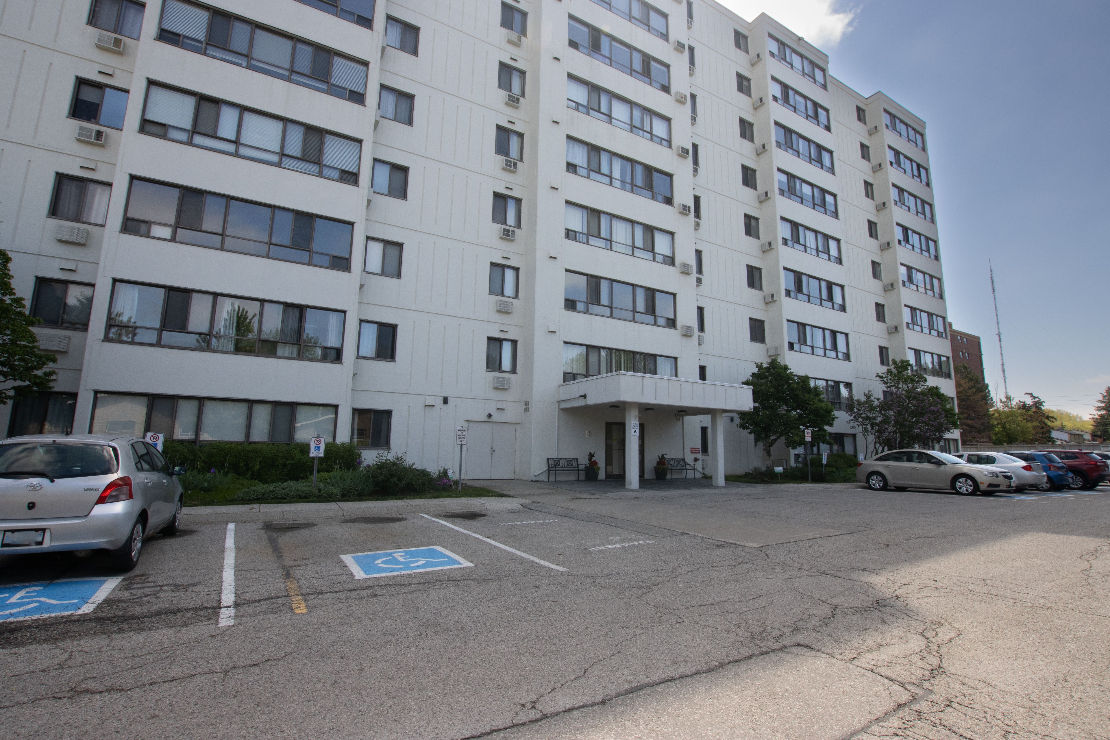 135 Baseline Road W 403, London South, On N6j 4w4