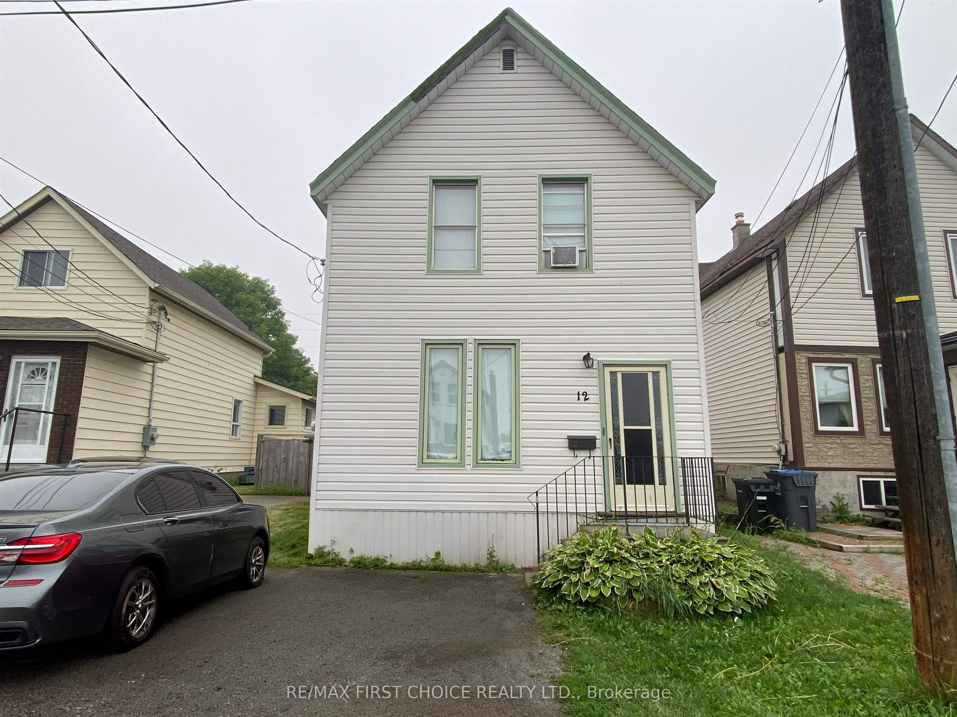 12 Machar Avenue, Thunder Bay, On P7b 2y3