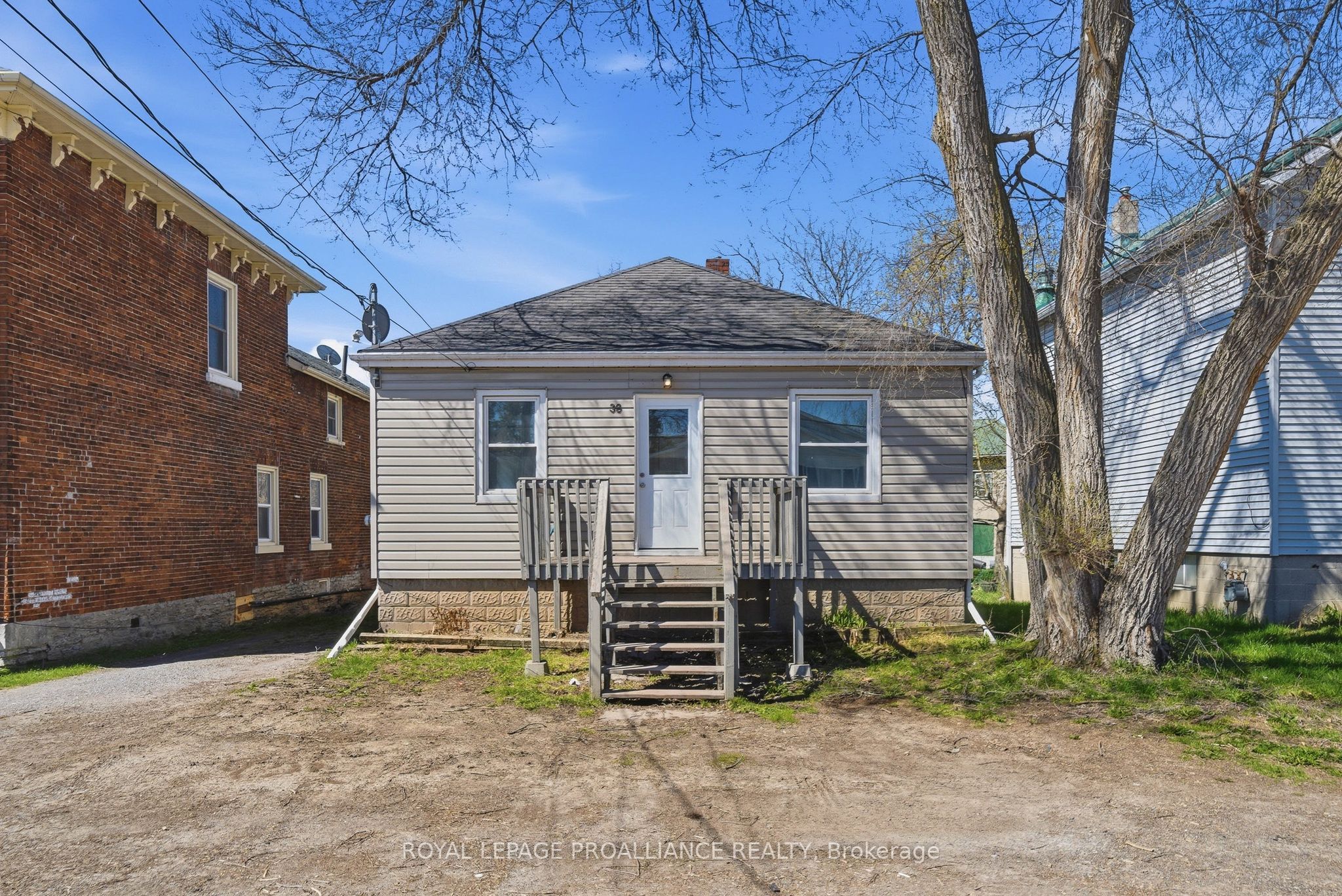 38 Oak Street, Belleville, On K8n 3s8