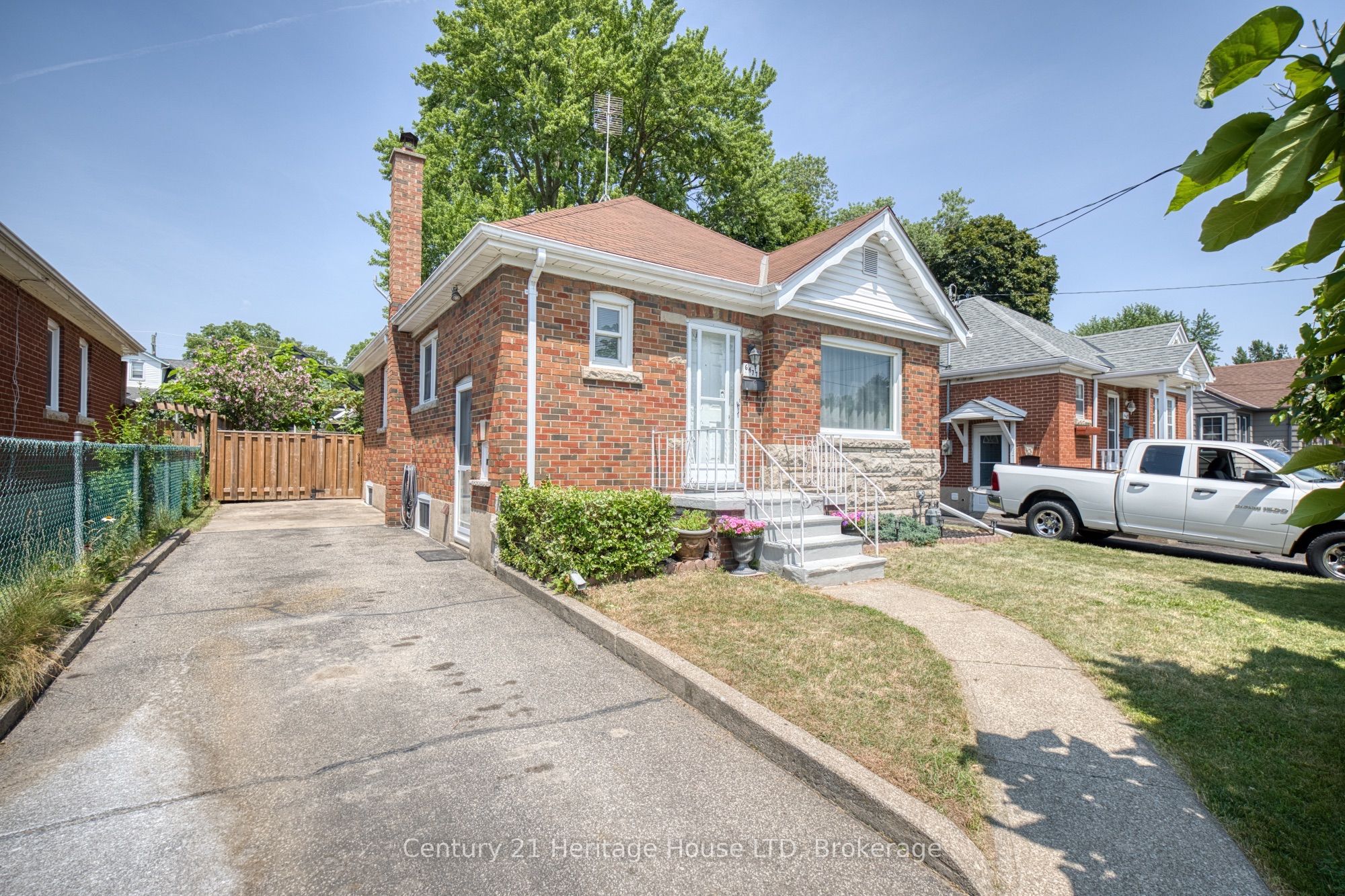 6477 Barker Street, Niagara Falls, On L2g 1y6