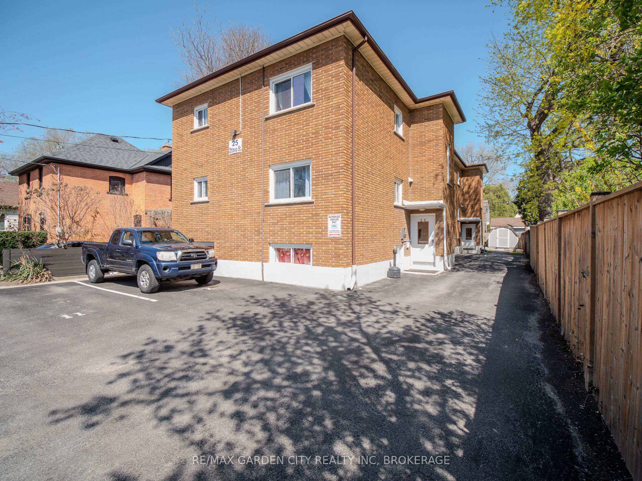 25 Ottawa Street, St. Catharines, On L2r 1z1