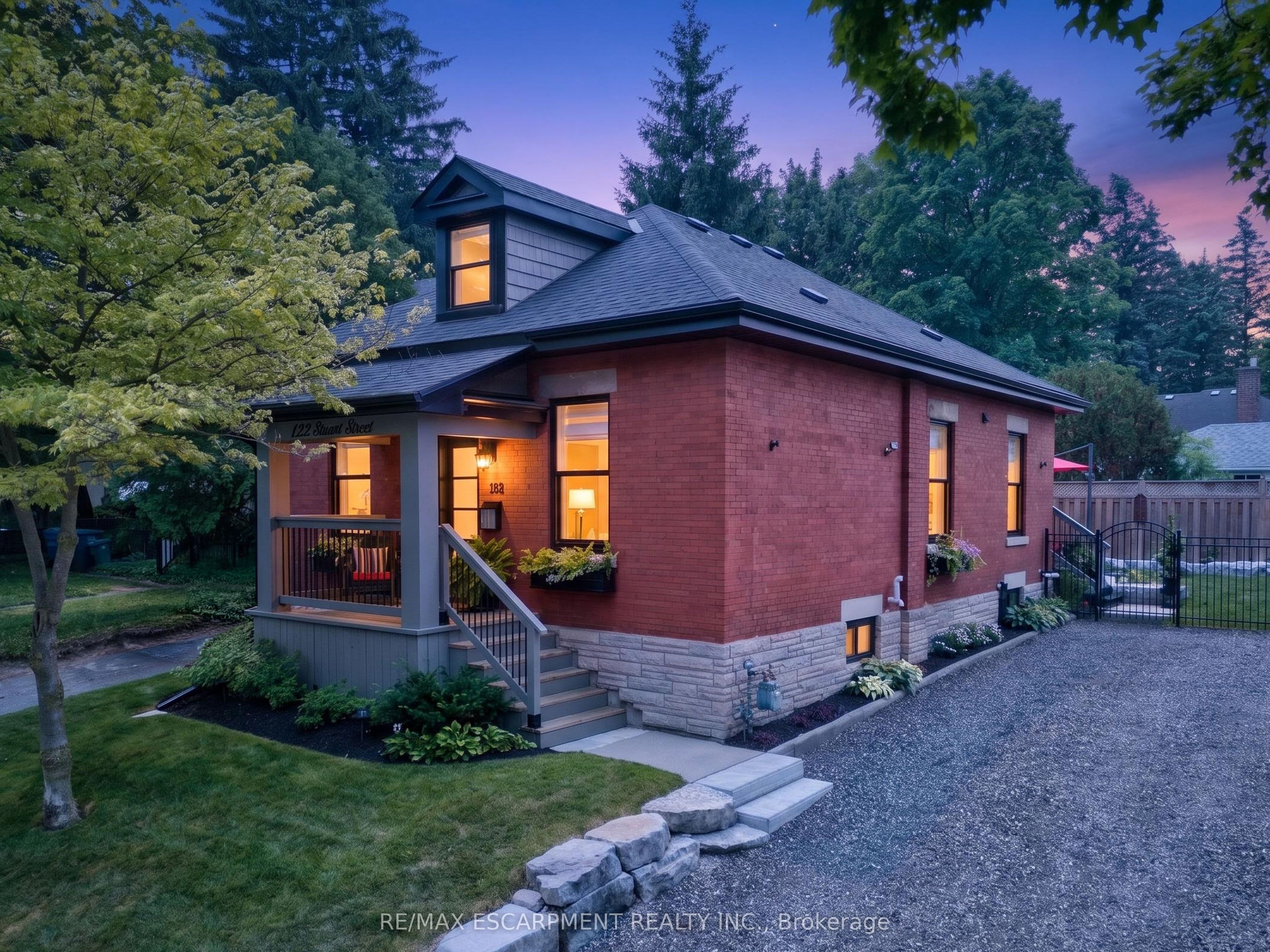 122 Stuart Street, Guelph, On N1e 4s8