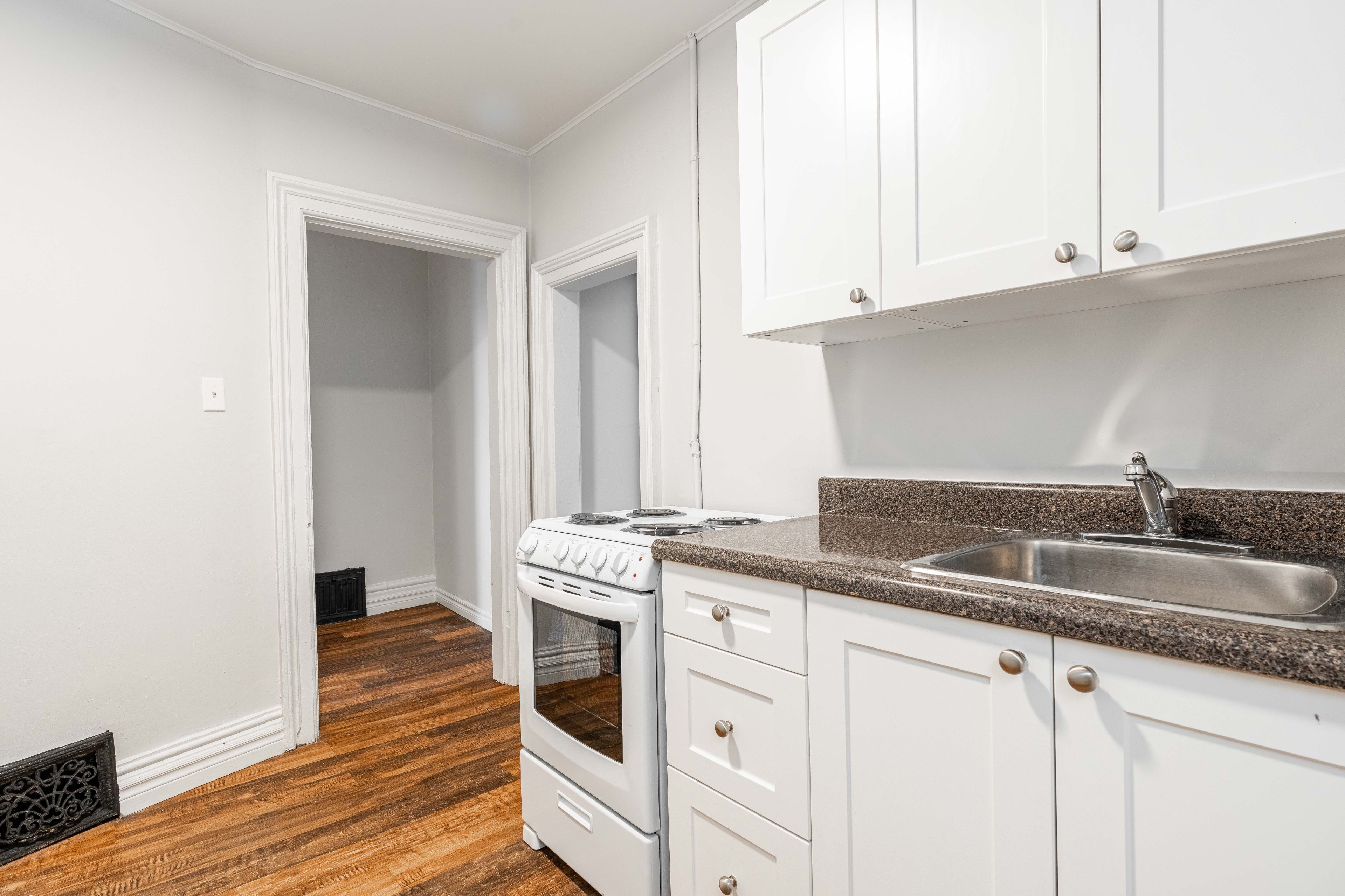 221 Hamilton Road 3, London East, On N5z 1p9