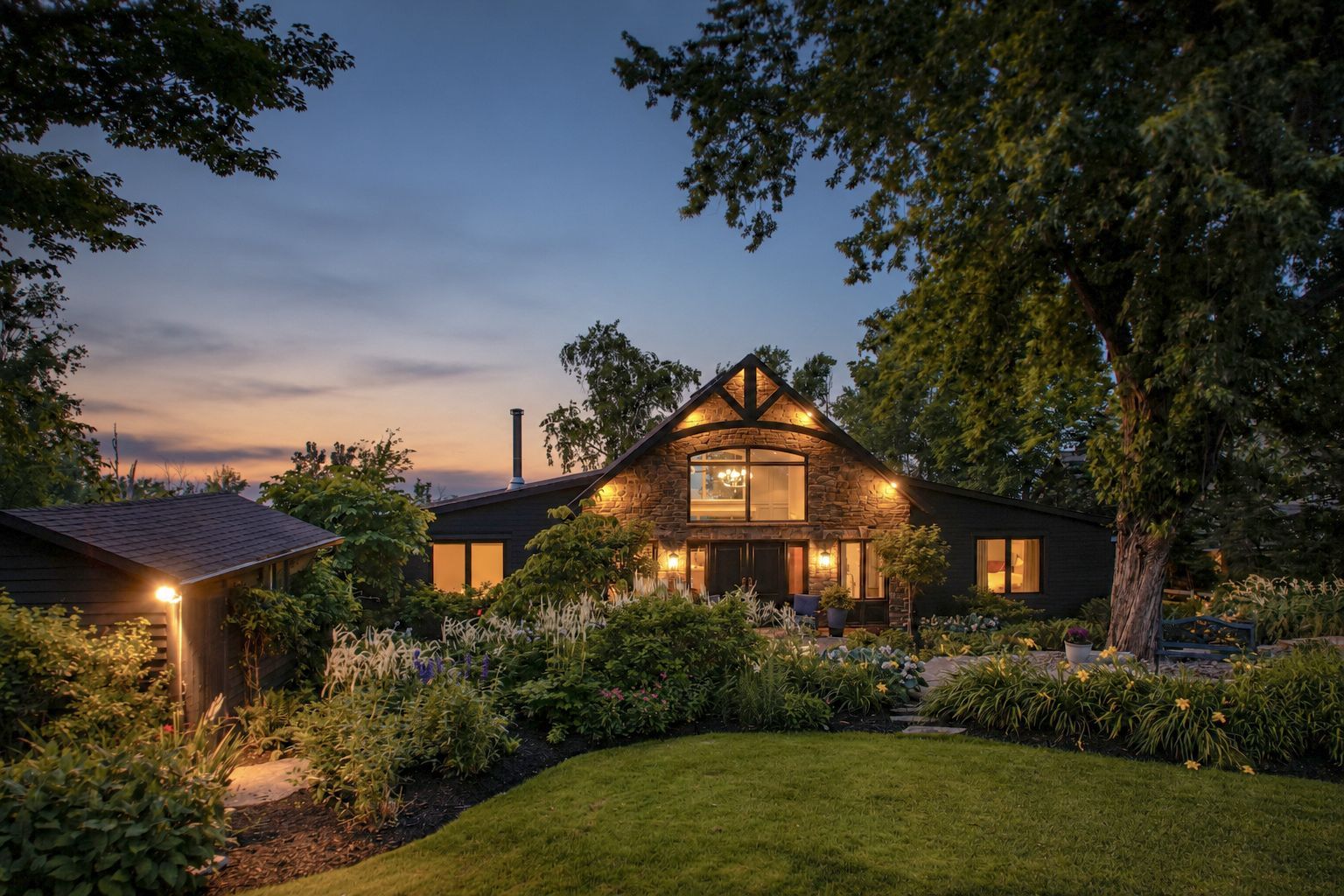198 Hidden Lake Road, Blue Mountains, On L9y 0t6