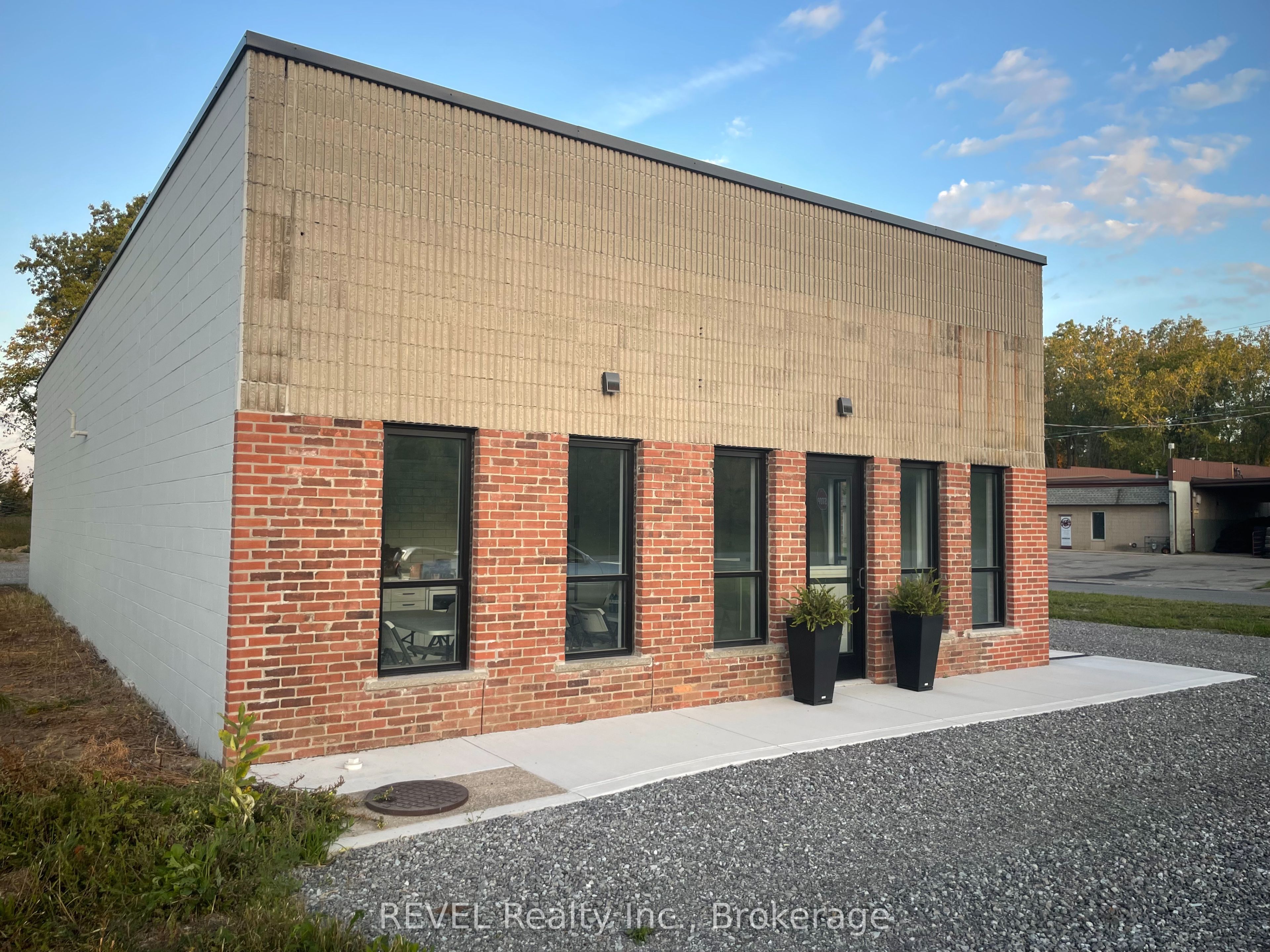 8455 Stanley Avenue, Niagara Falls, On L2g 0c9