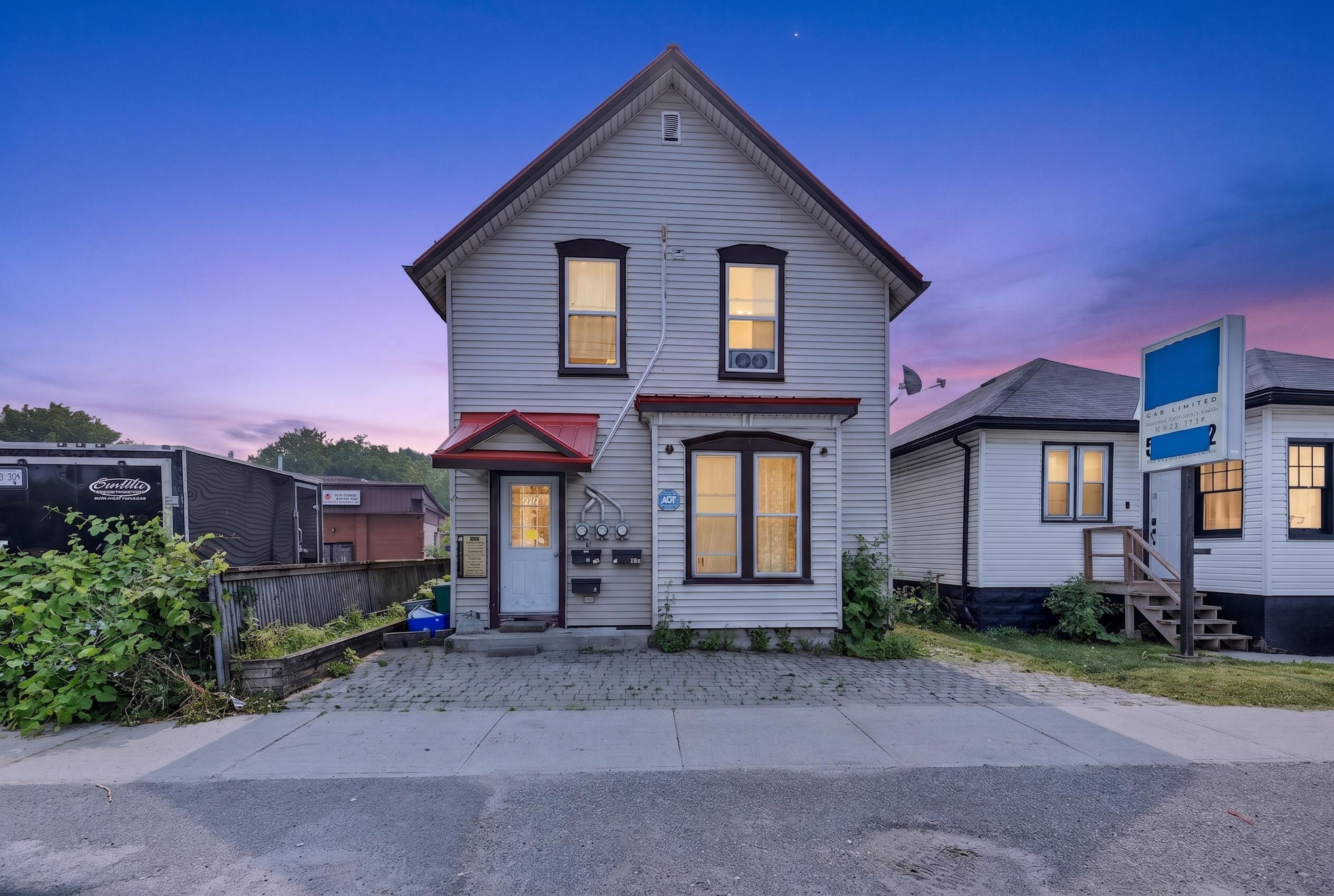 667 Montreal Street, Kingston, On K7k 3j3