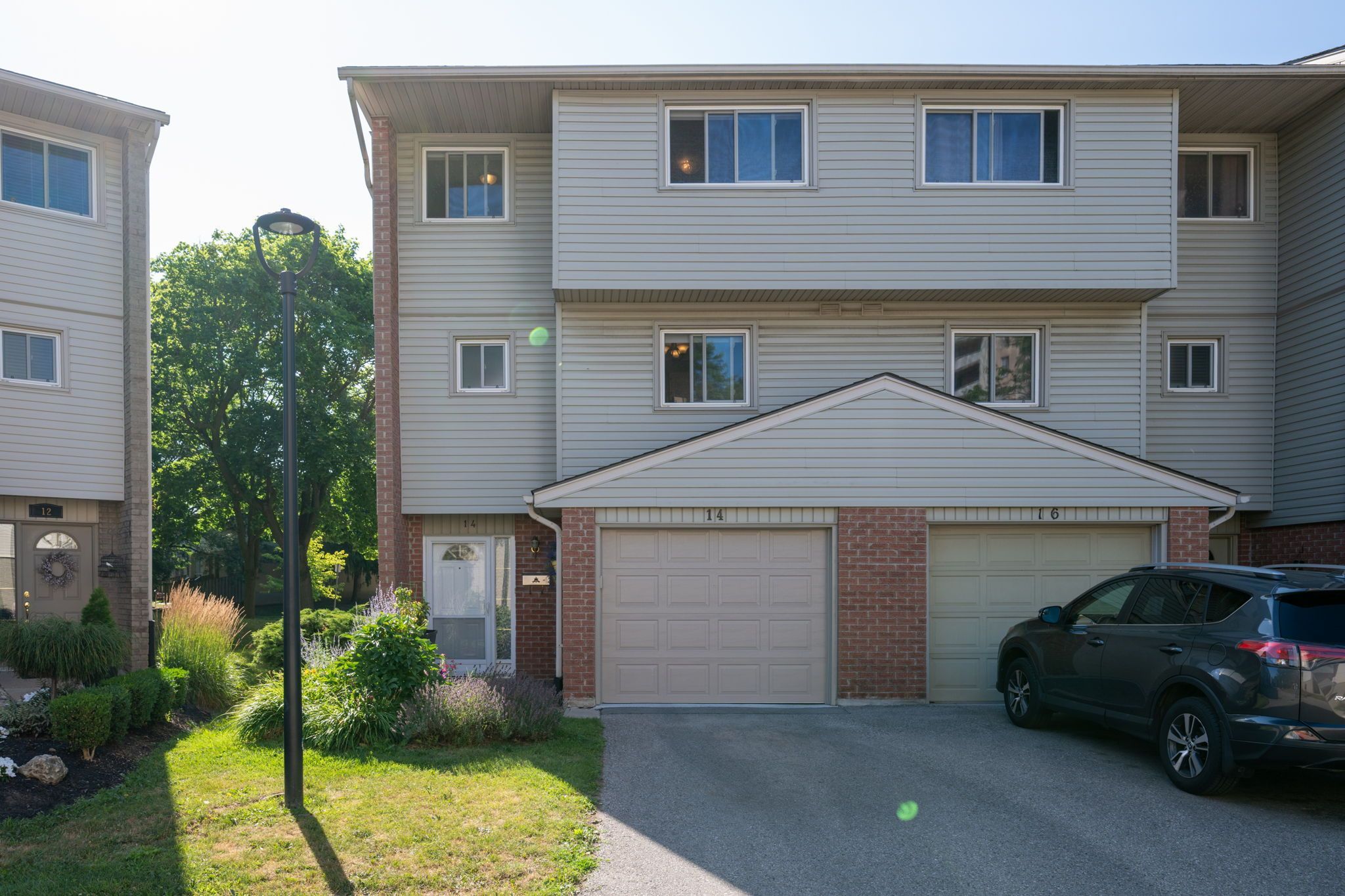 300 Sandringham Crescent 14, London South, On N6c 5b4