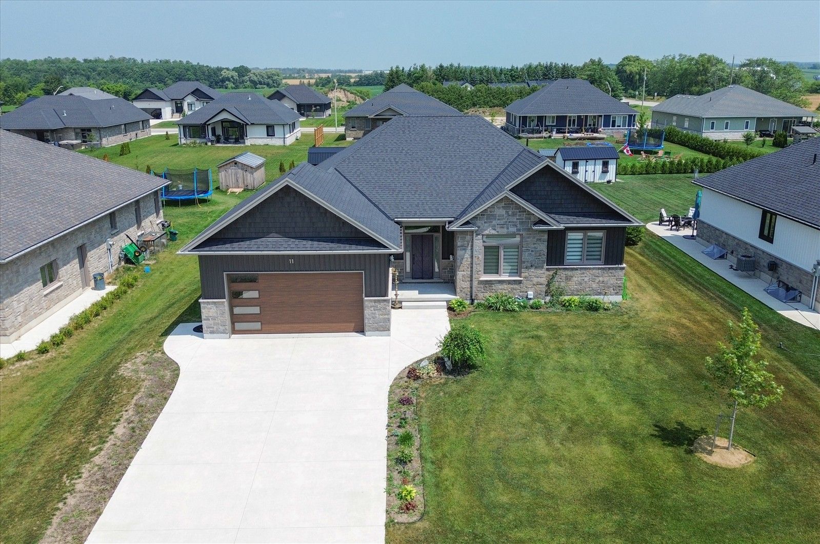 11 Mctavish Crescent N, Huron-Kinloss, On N0g 2r0