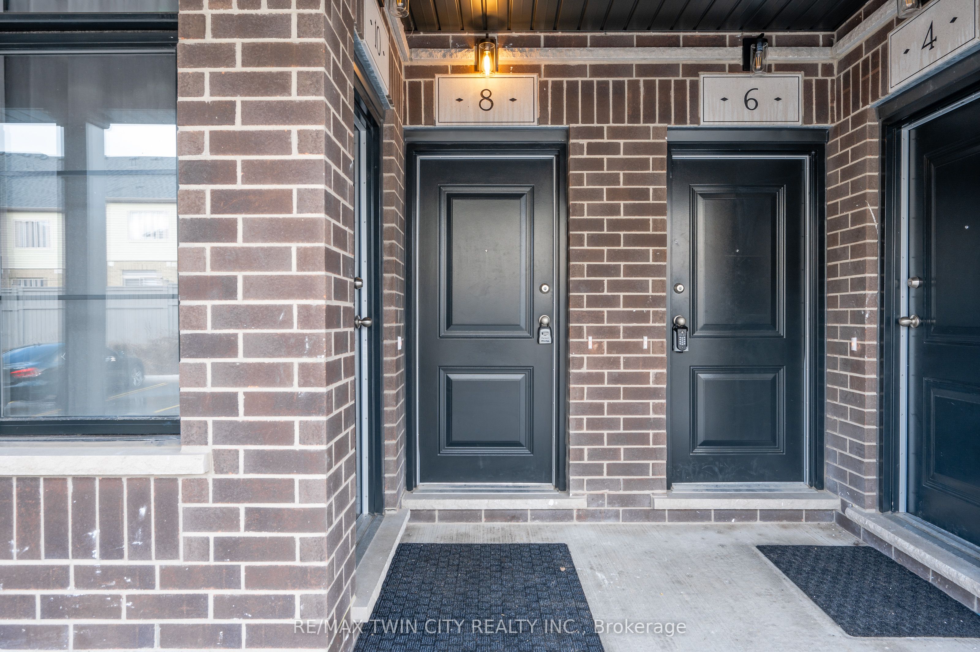 8 Oat Lane, Kitchener, On N2r 0t1