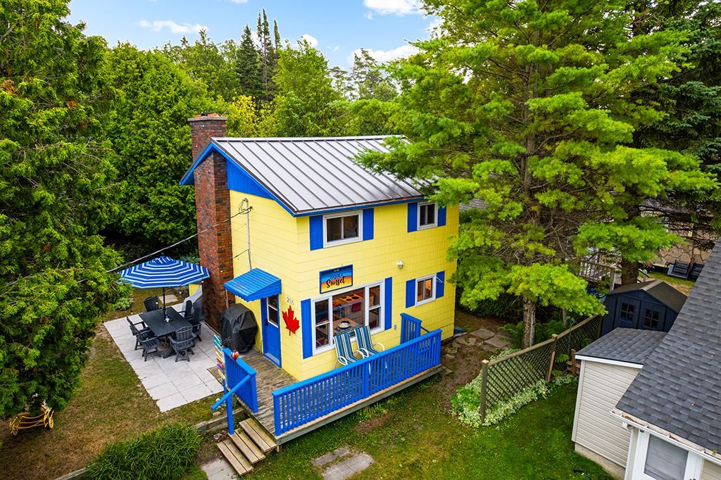 206 First Street N, South Bruce Peninsula, On N0h 2g0