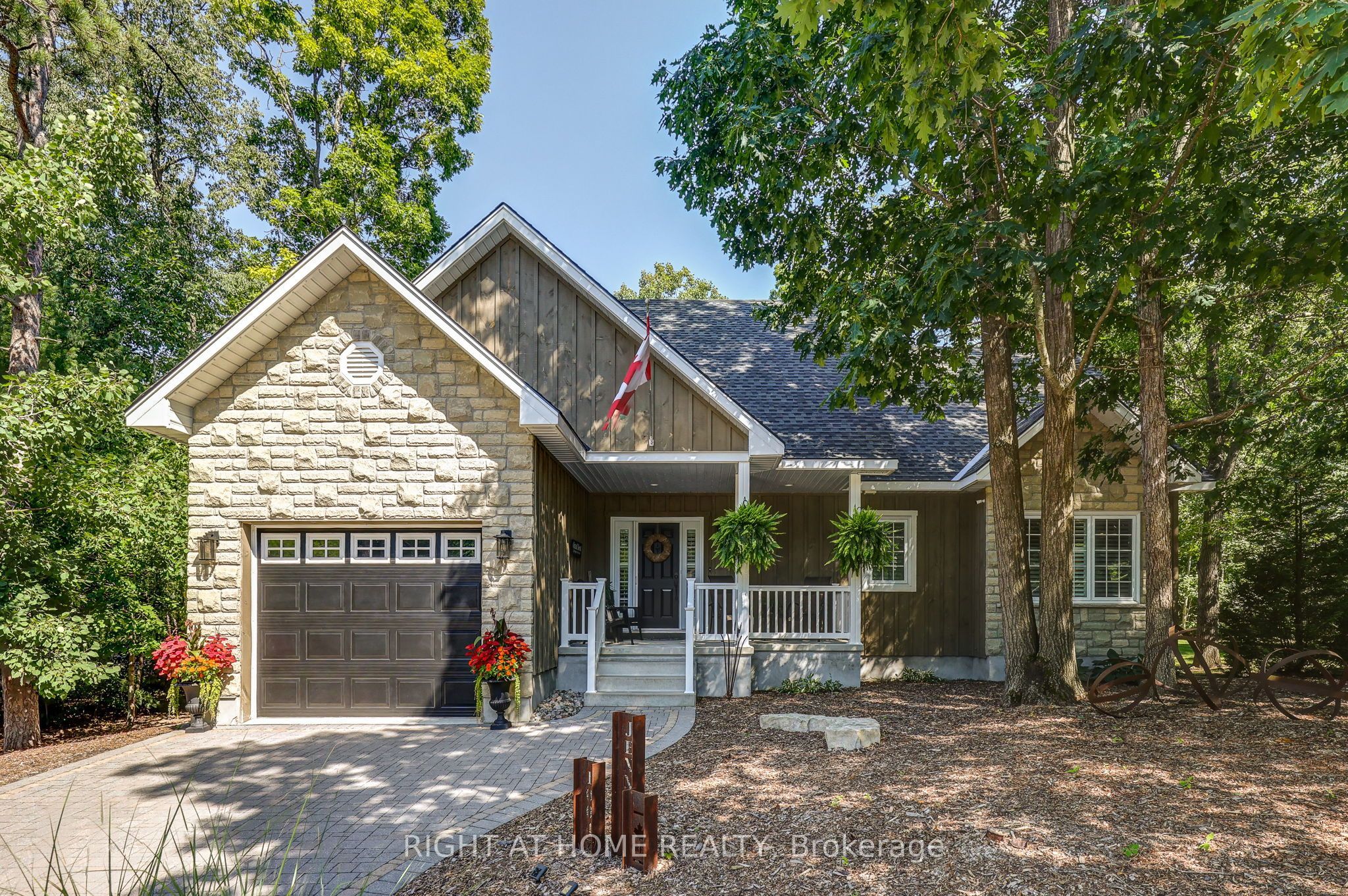 10047 Jennison Crescent, Lambton Shores, On N0m 1t0