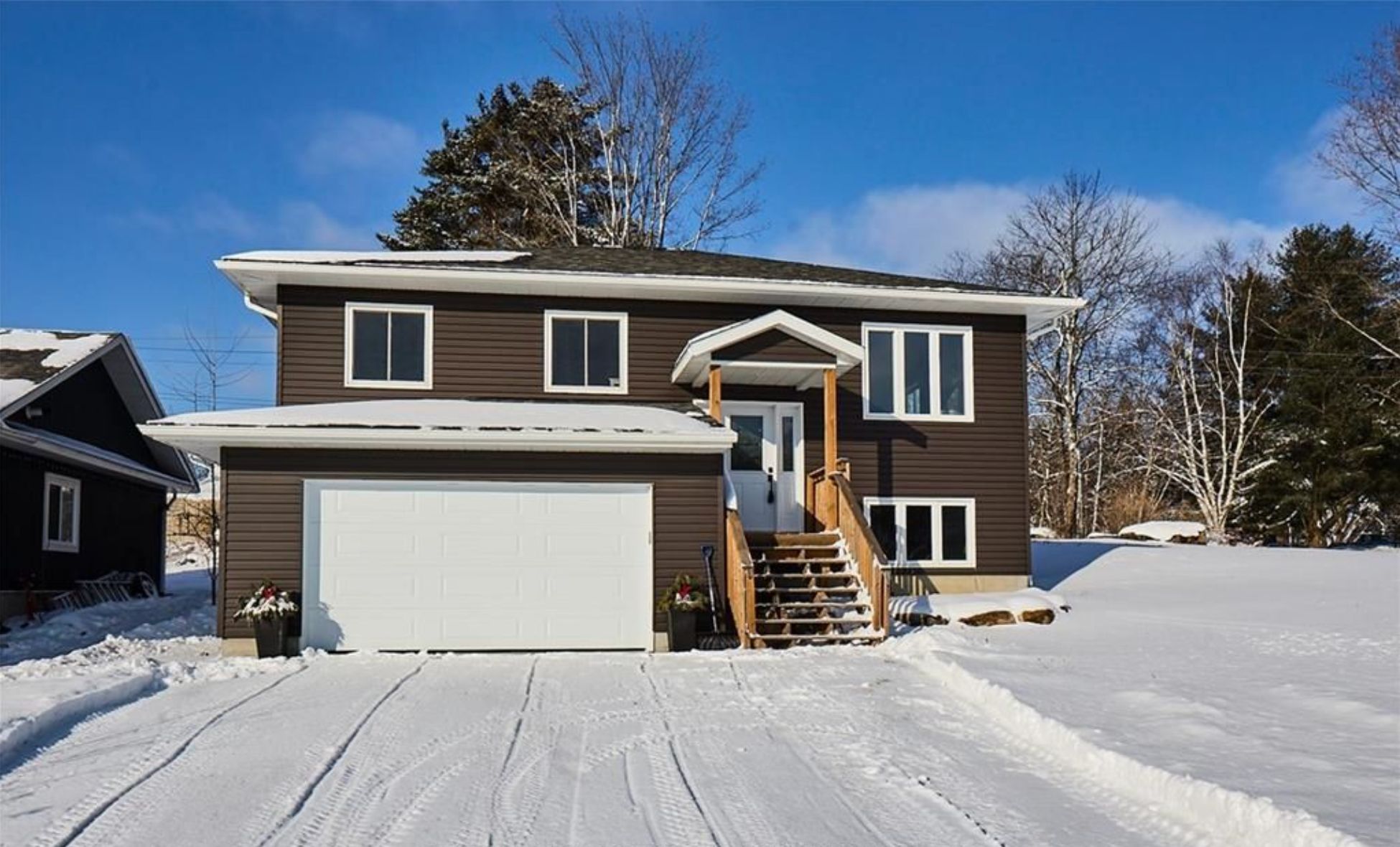 1 Northdown Street, Huntsville, On P1h 2r3