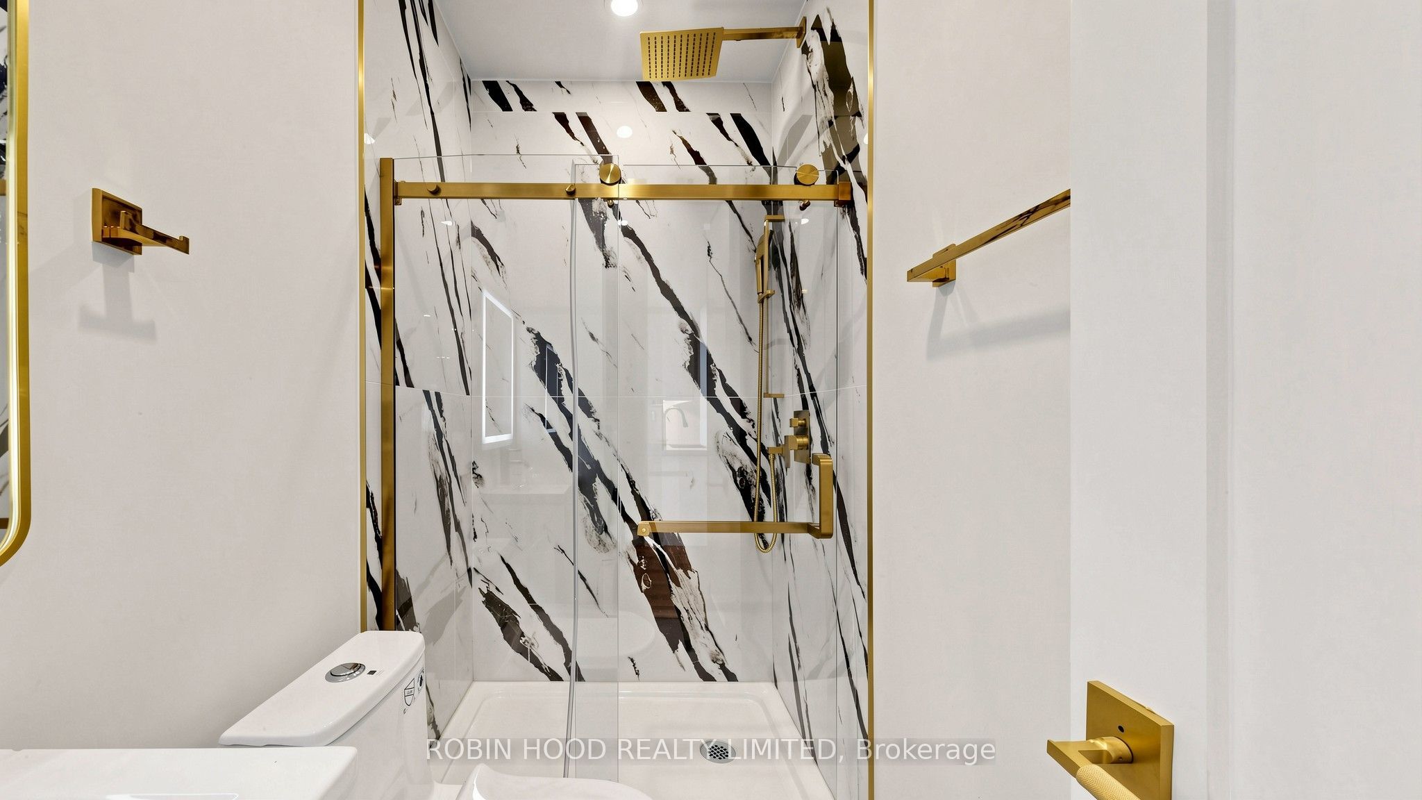 24 Callender Street 3, Toronto, On M6r 2h3