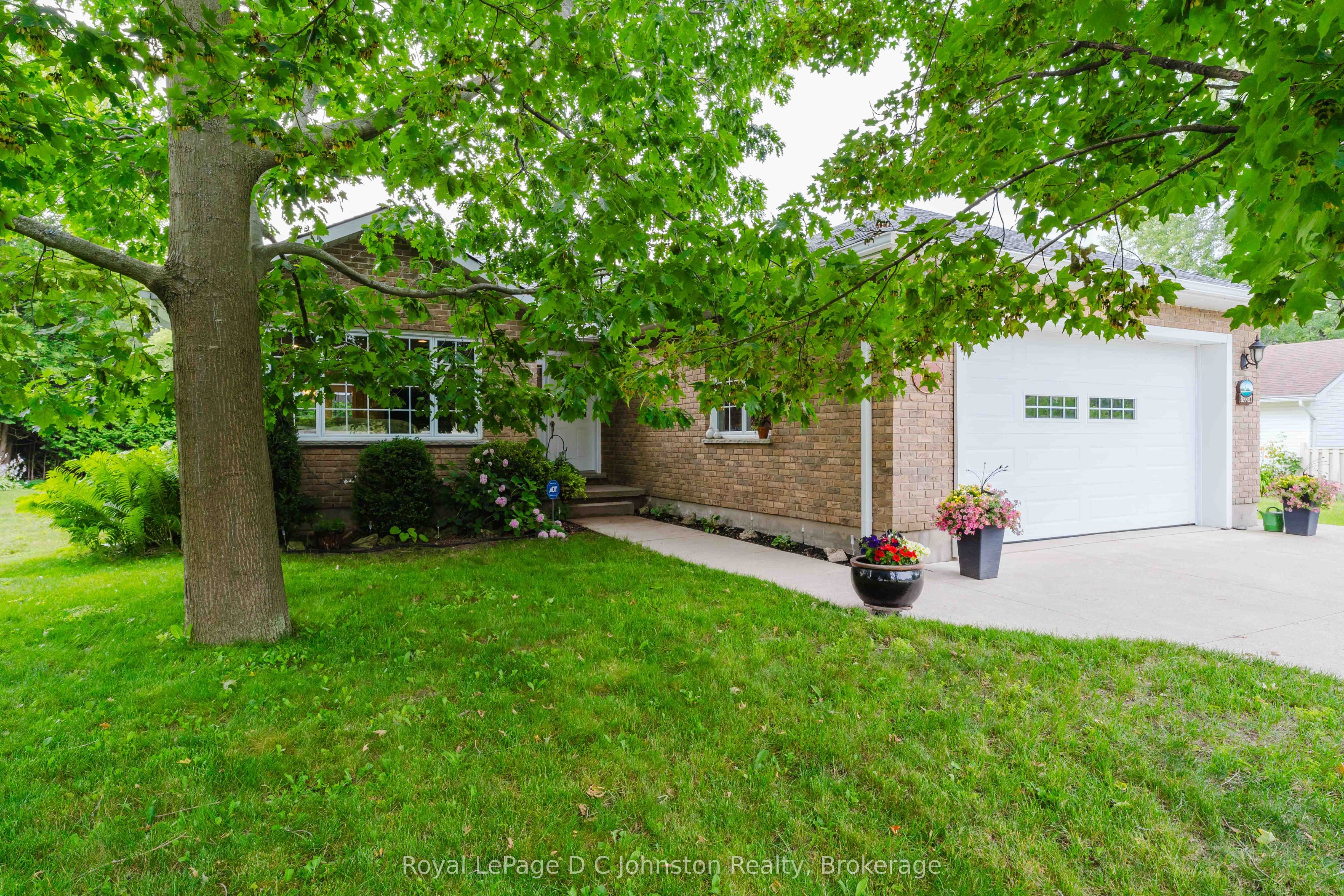 103 Grenville Street N, Saugeen Shores, On N0h 2l0