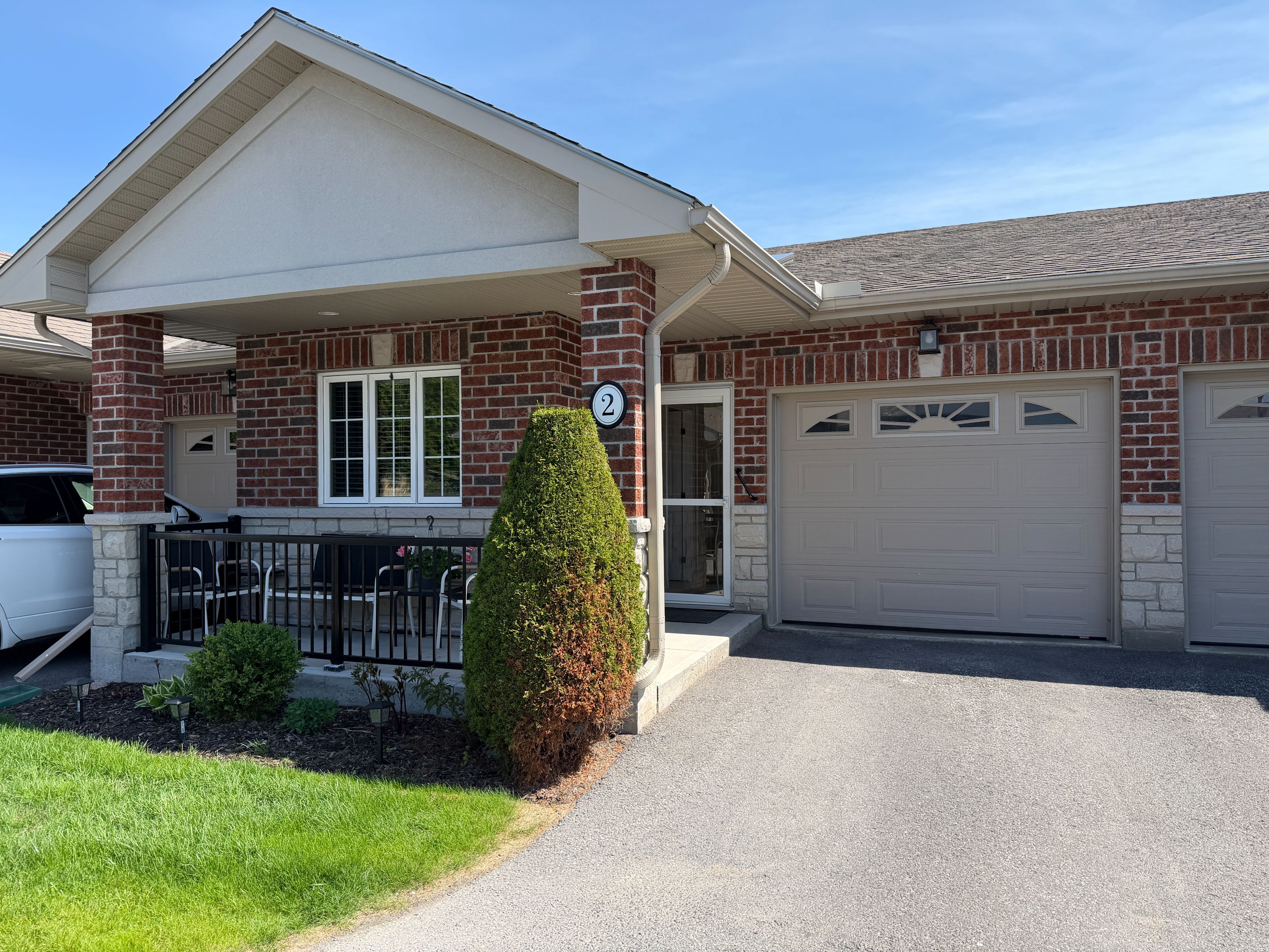 16 Lane Avenue 2, Belleville, On K8p 0b1