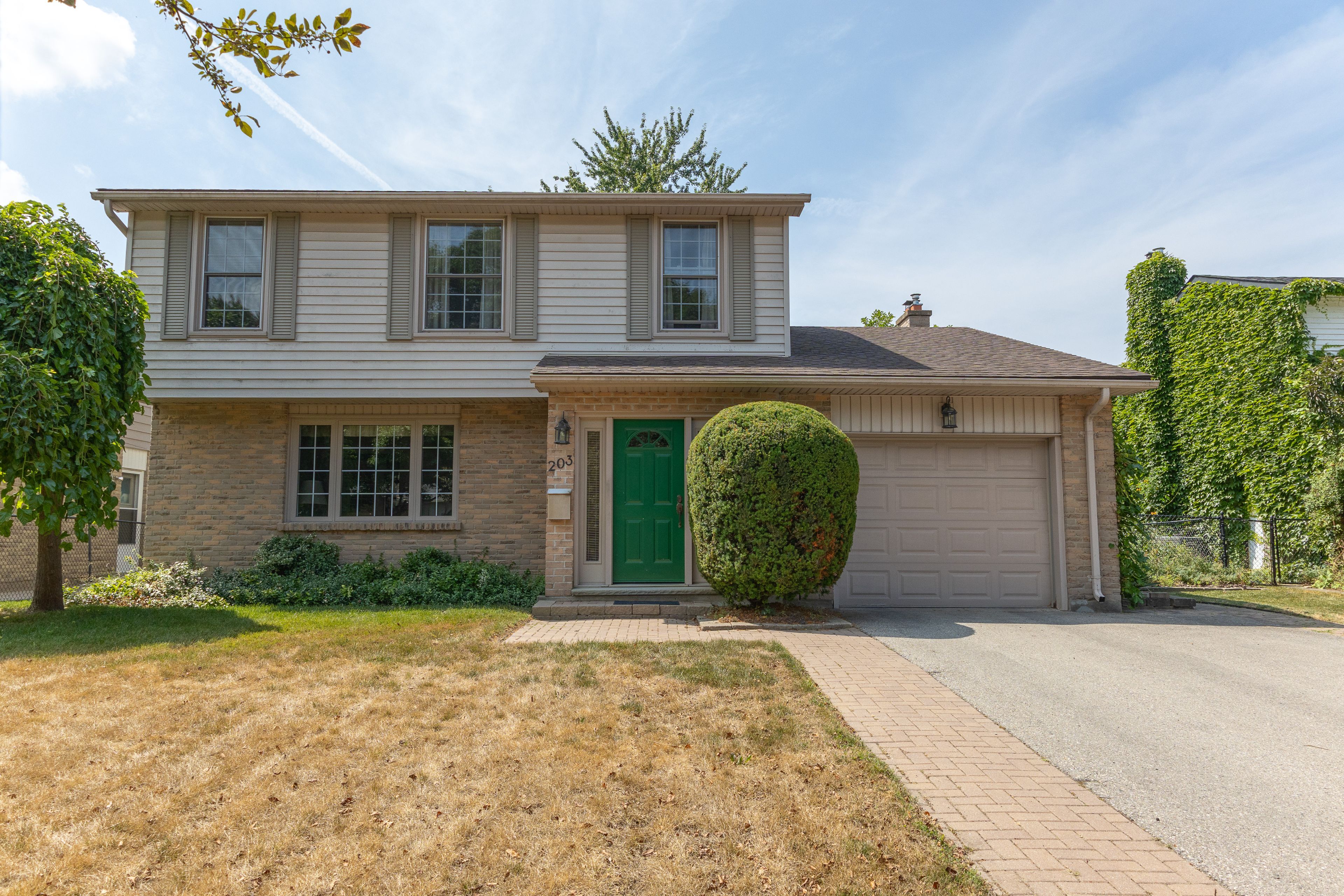 203 Mcmaster Court, London South, On N6k 1j8