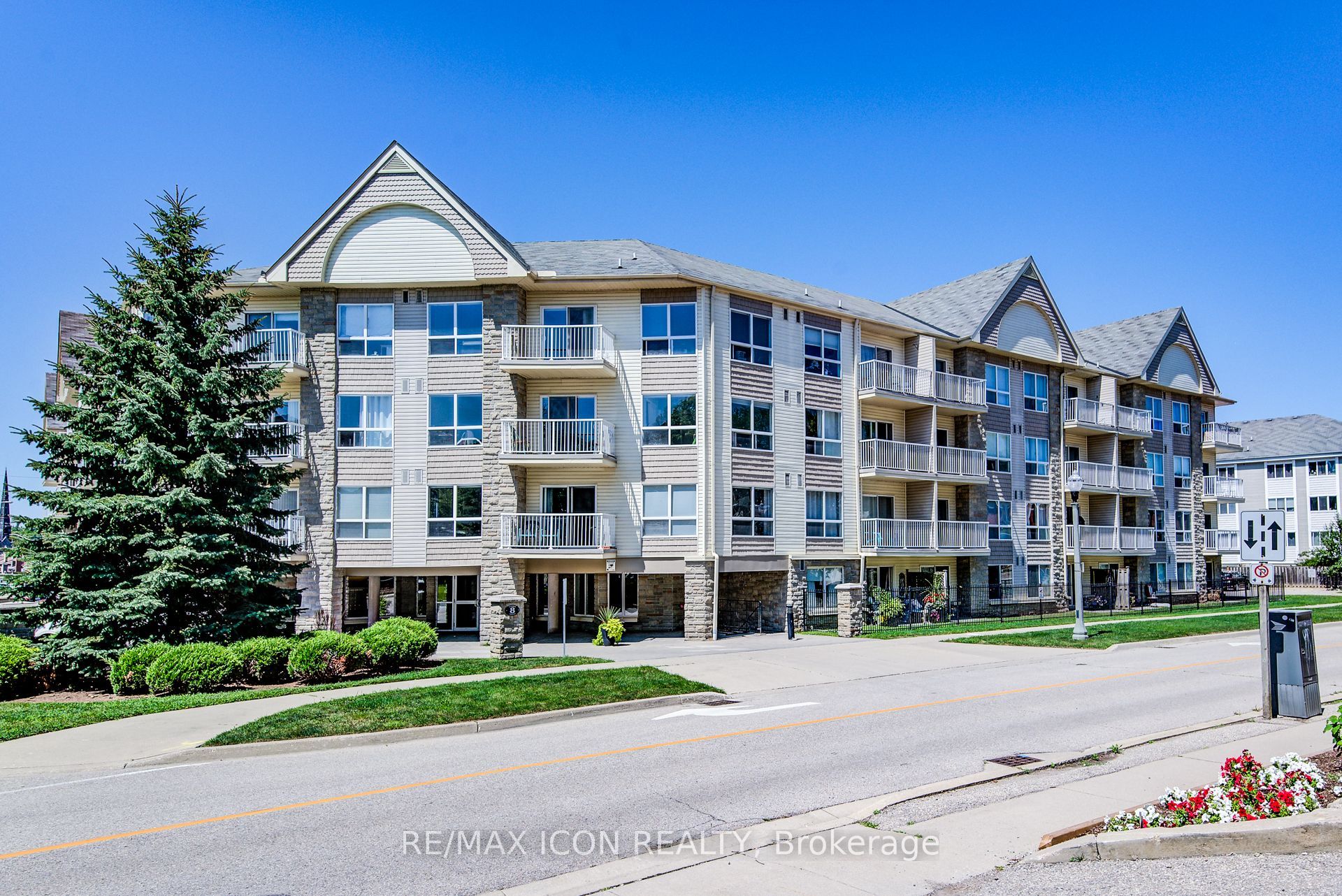 8 Harris Street 118, Cambridge, On N1r 8r1