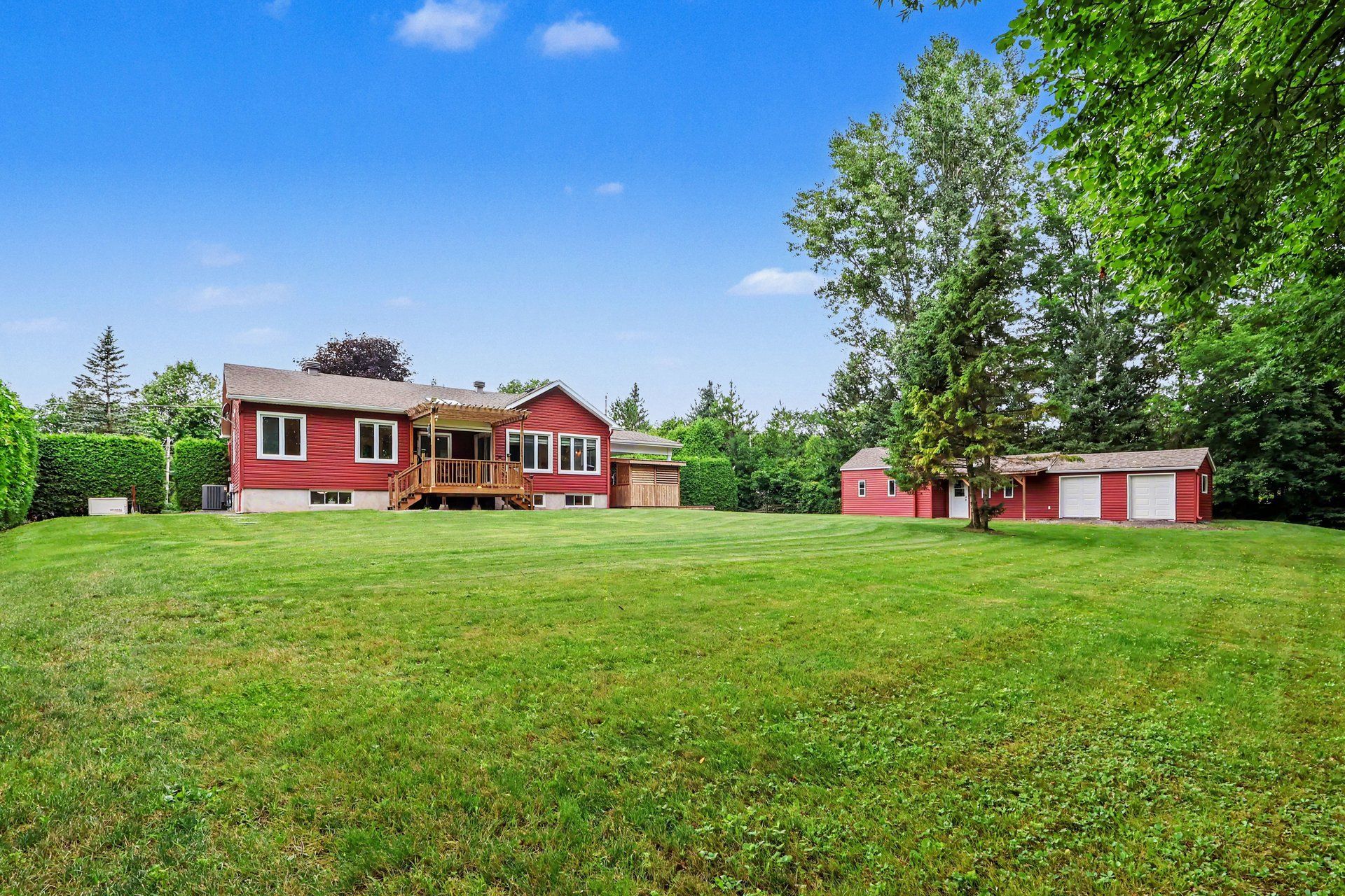 2 Clarence Court, Clarence-Rockland, On K4k 1k7