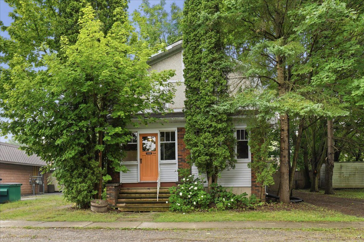 144 Davidson Avenue S, North Perth, On N4w 2j6