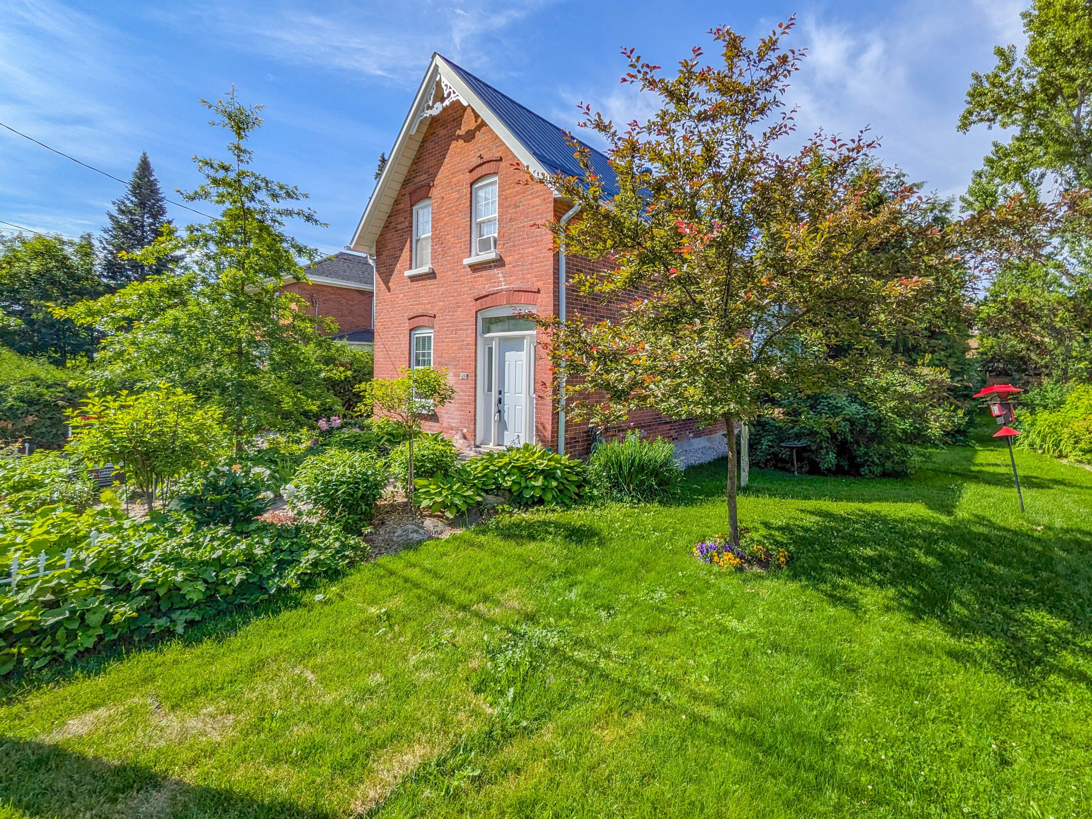212 James Street, Bracebridge, On P1l 2b8