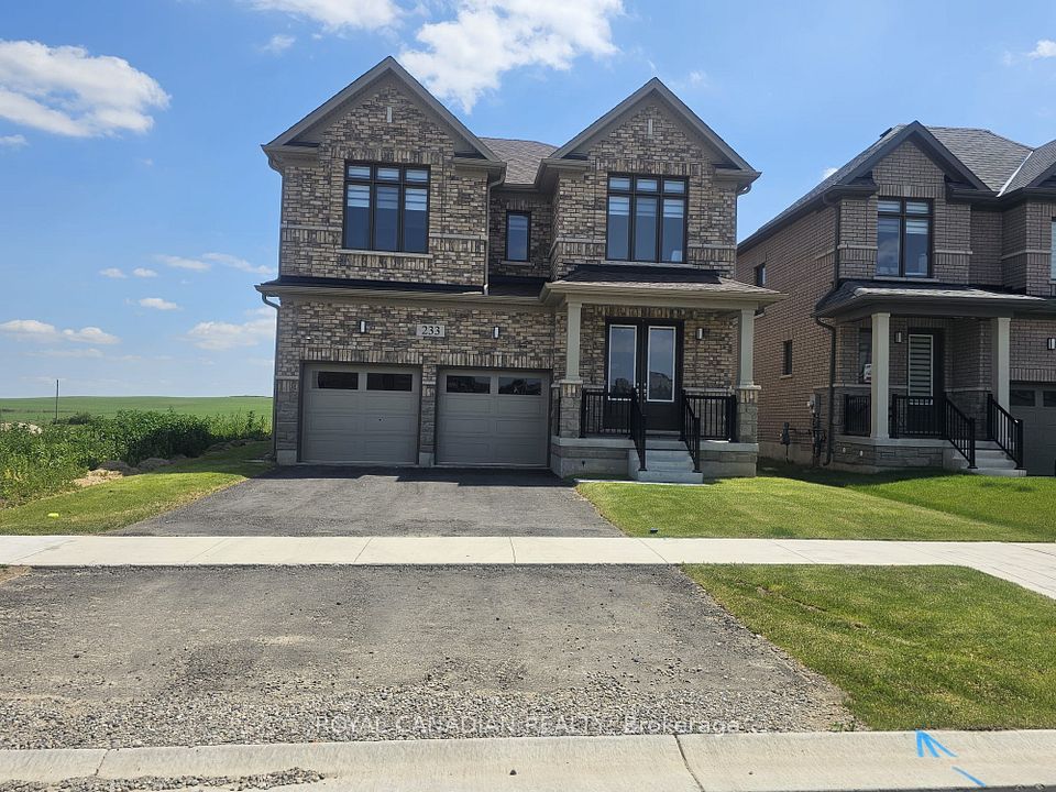 233 Leslie Davis Street, North Dumfries, On N0b 1e0