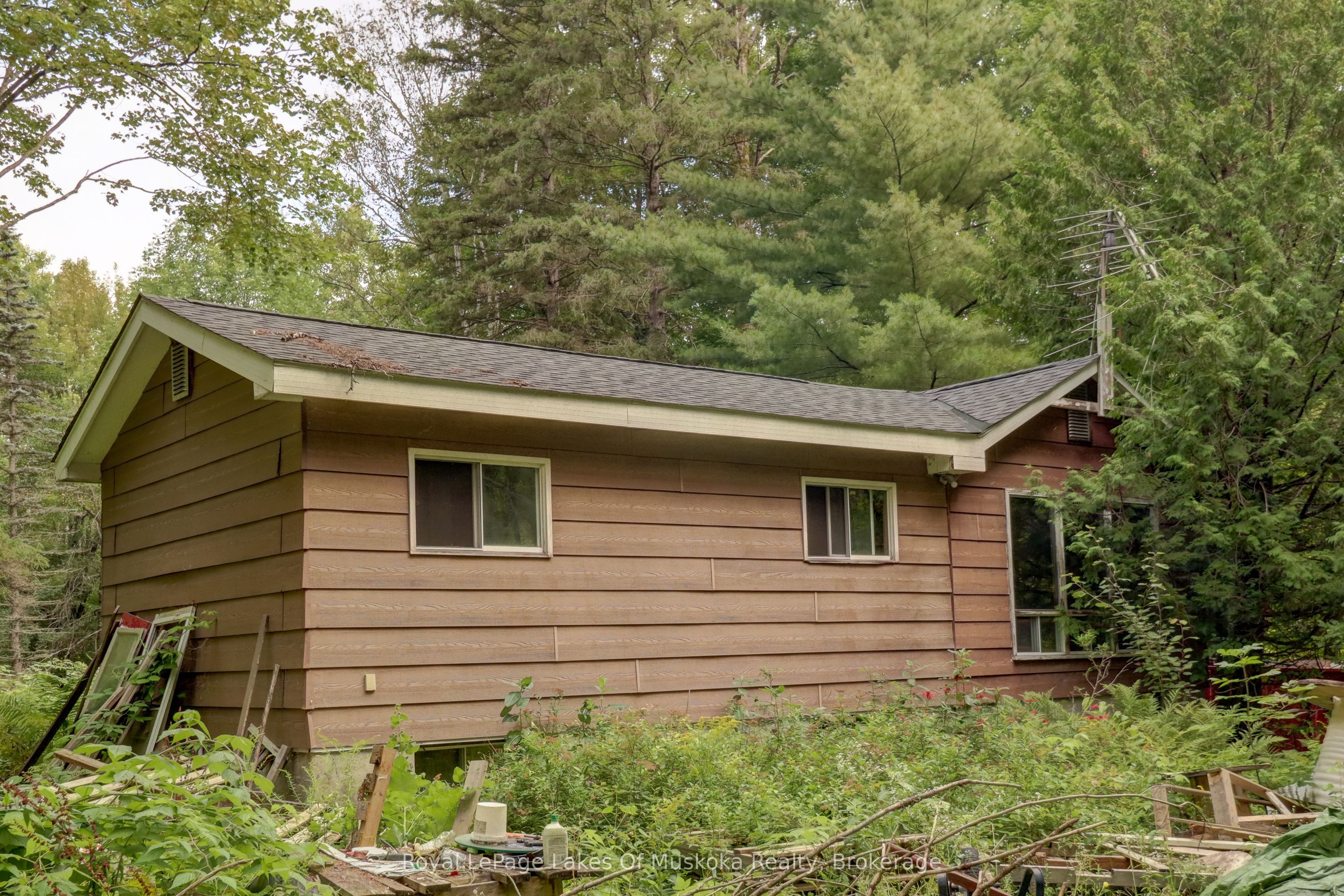 182 Old School House Road, Huntsville, On P1h 2j4