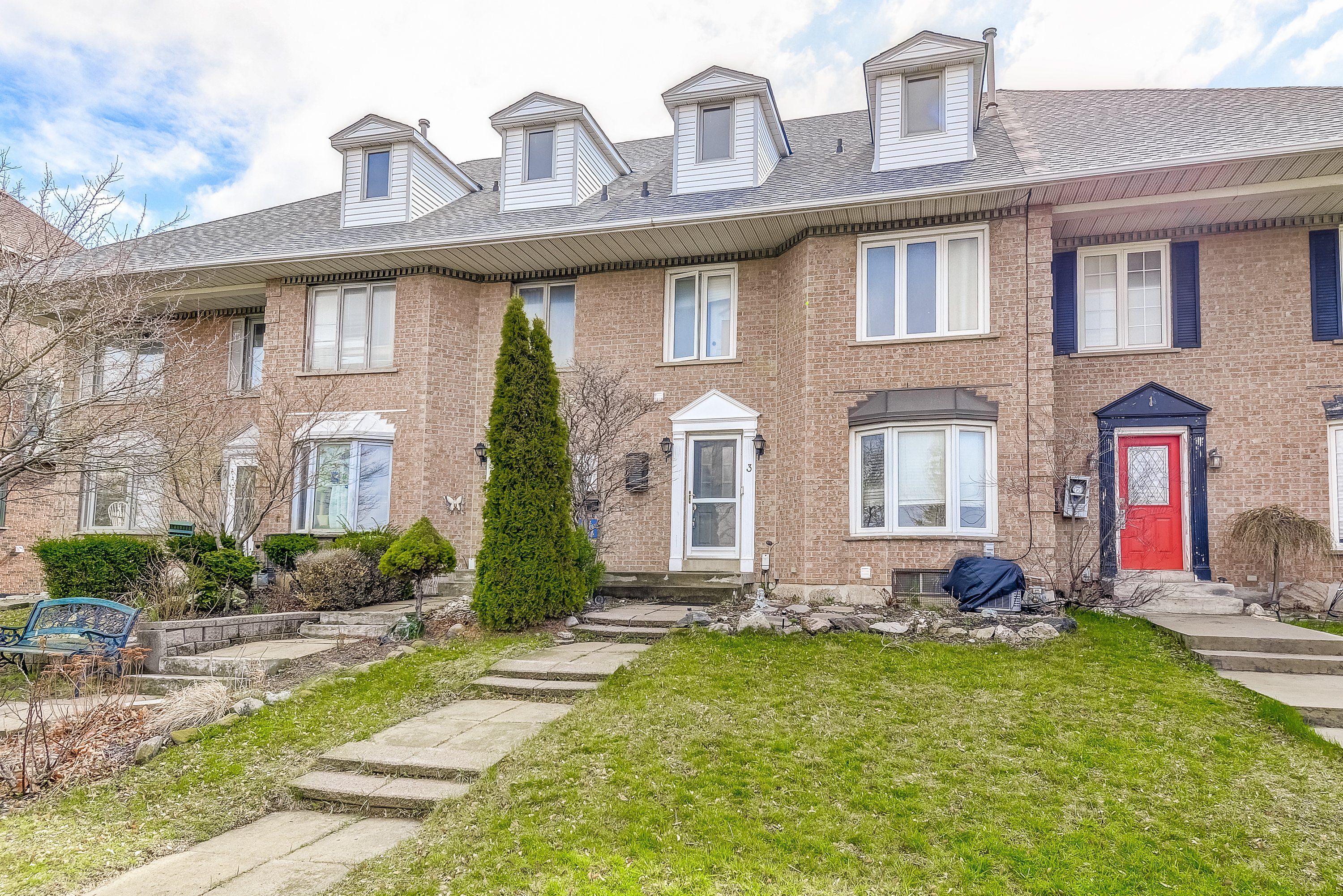 3 Waterford Crescent, Hamilton, On L8e 4z8