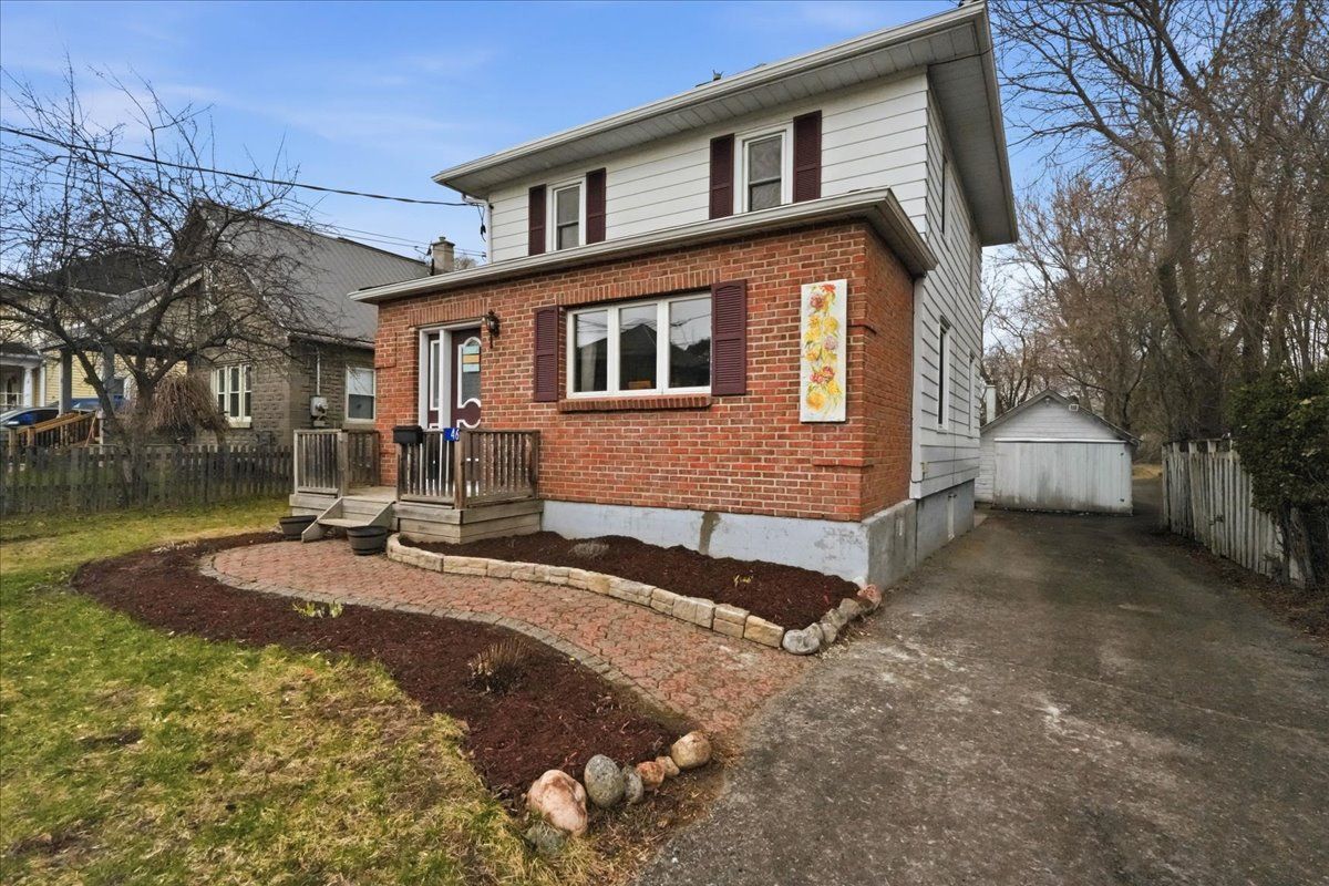 46 Victoria Street, Quinte West, On K0k 2c0