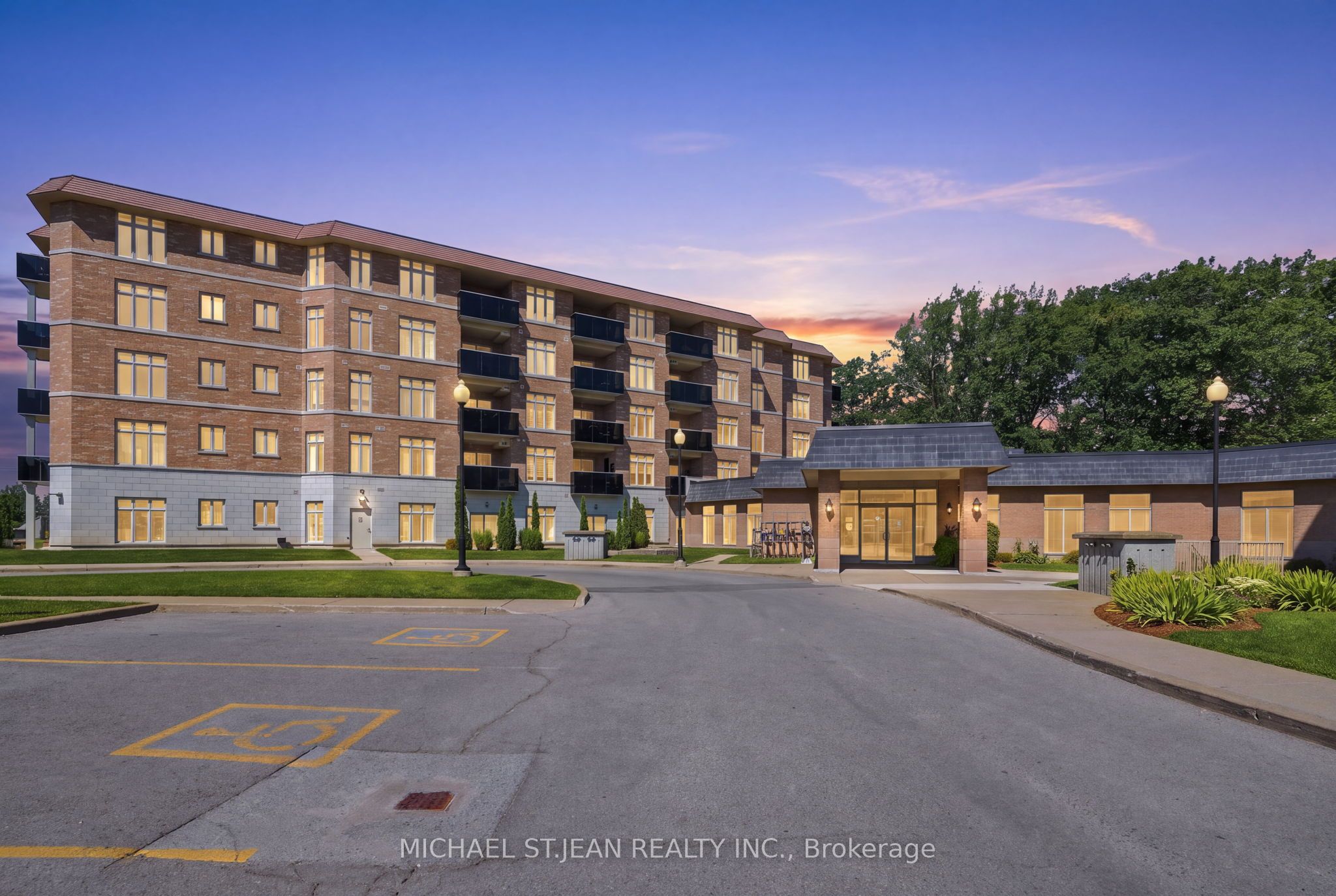 8111 Forest Glen Drive 521, Niagara Falls, On L2h 2y7
