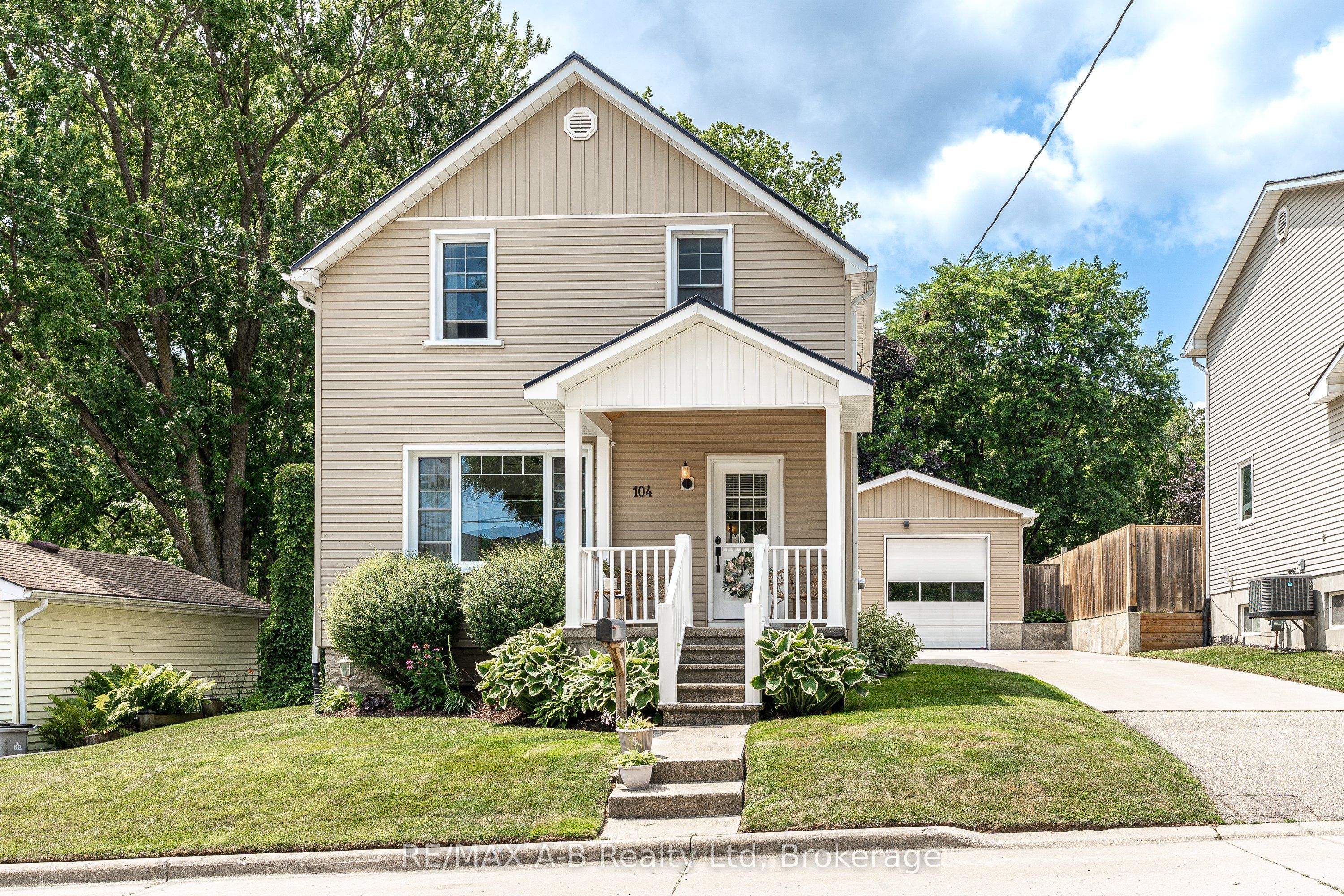 104 Ontario Street S, St. Marys, On N4x 1c2