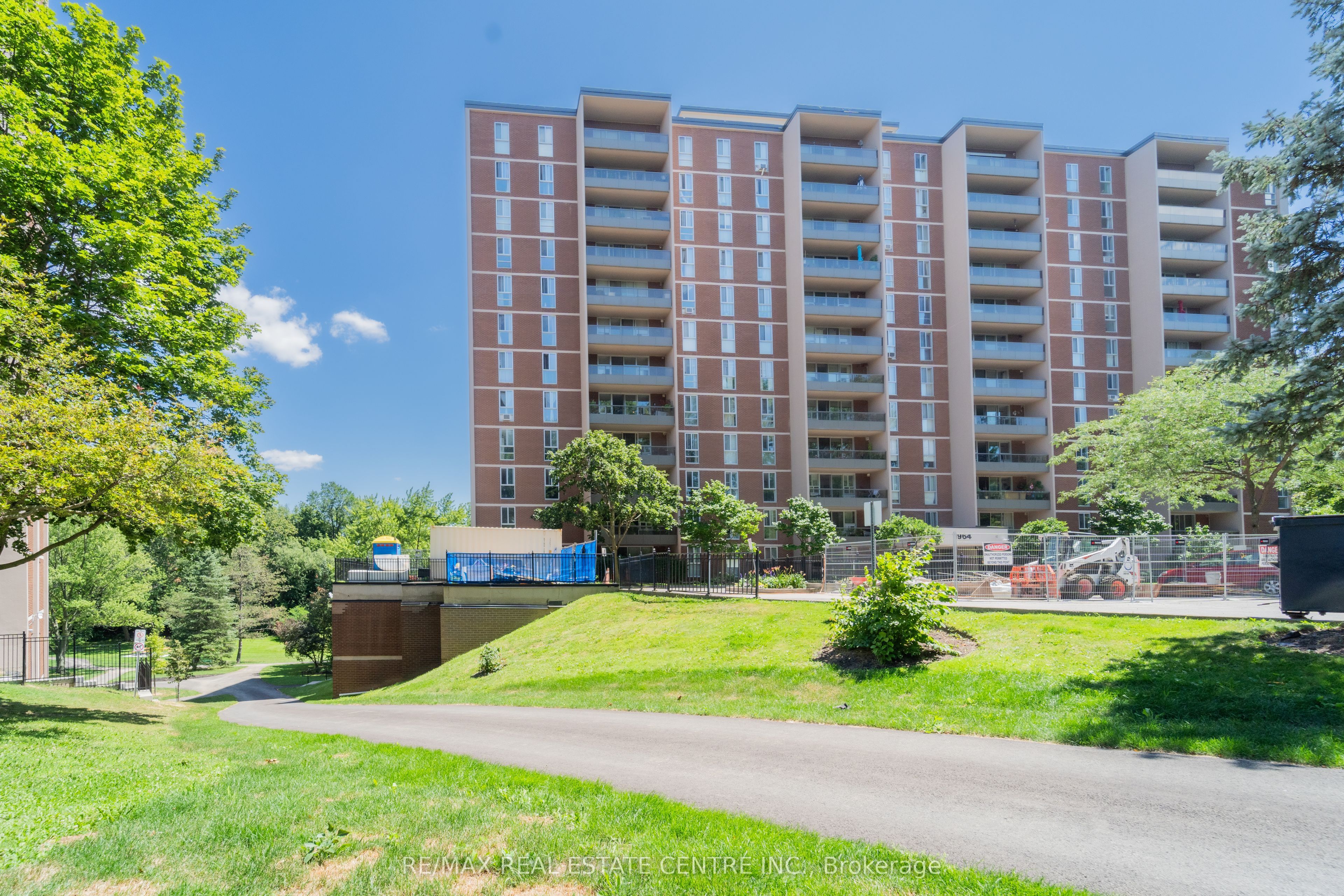 1964 Main Street W 806, Hamilton, On L8s 1j5