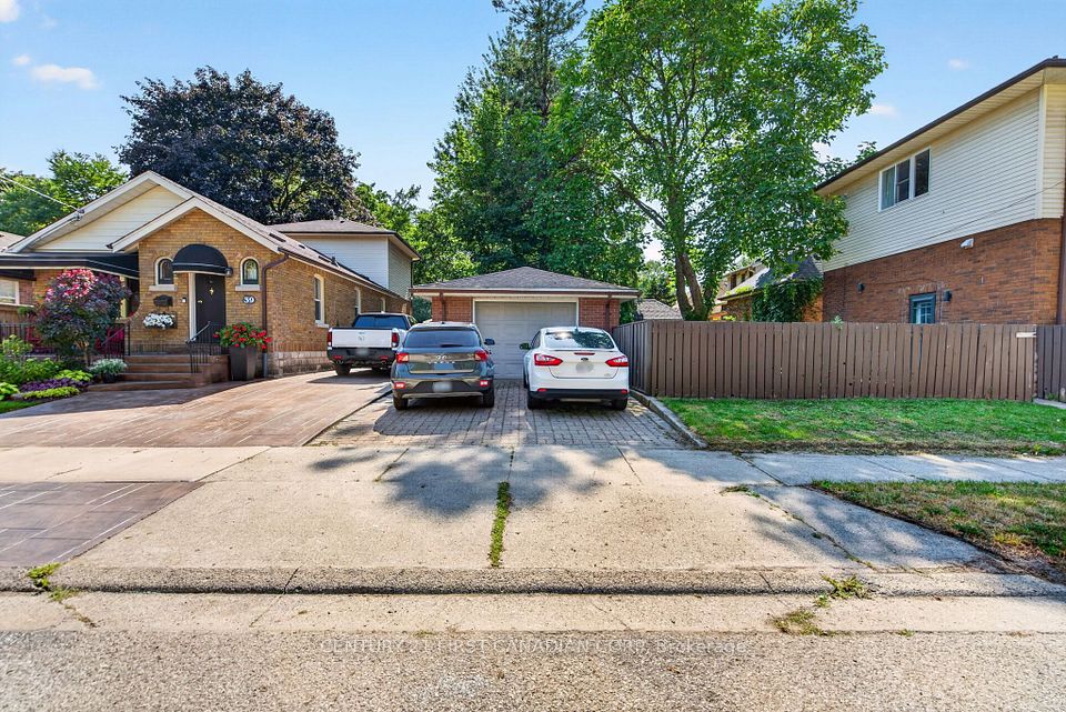 569 Cheapside Street, London East, On N5y 3x7
