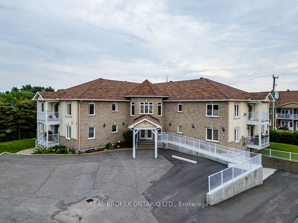 32 La Croisee Street 103, Russell, On K0a 1w0