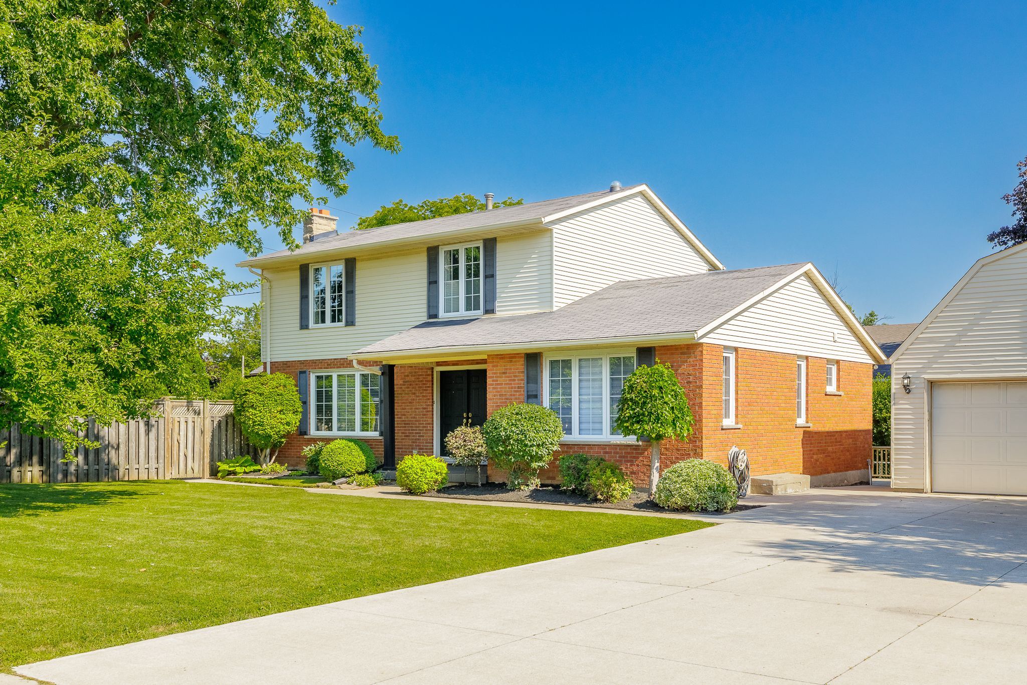 212 Livingston Avenue, Grimsby, On L3m 4v8