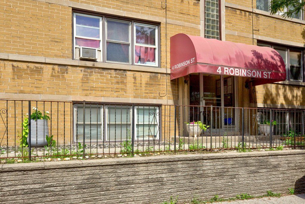4 Robinson Street 10, Hamilton, On L8p 1y5