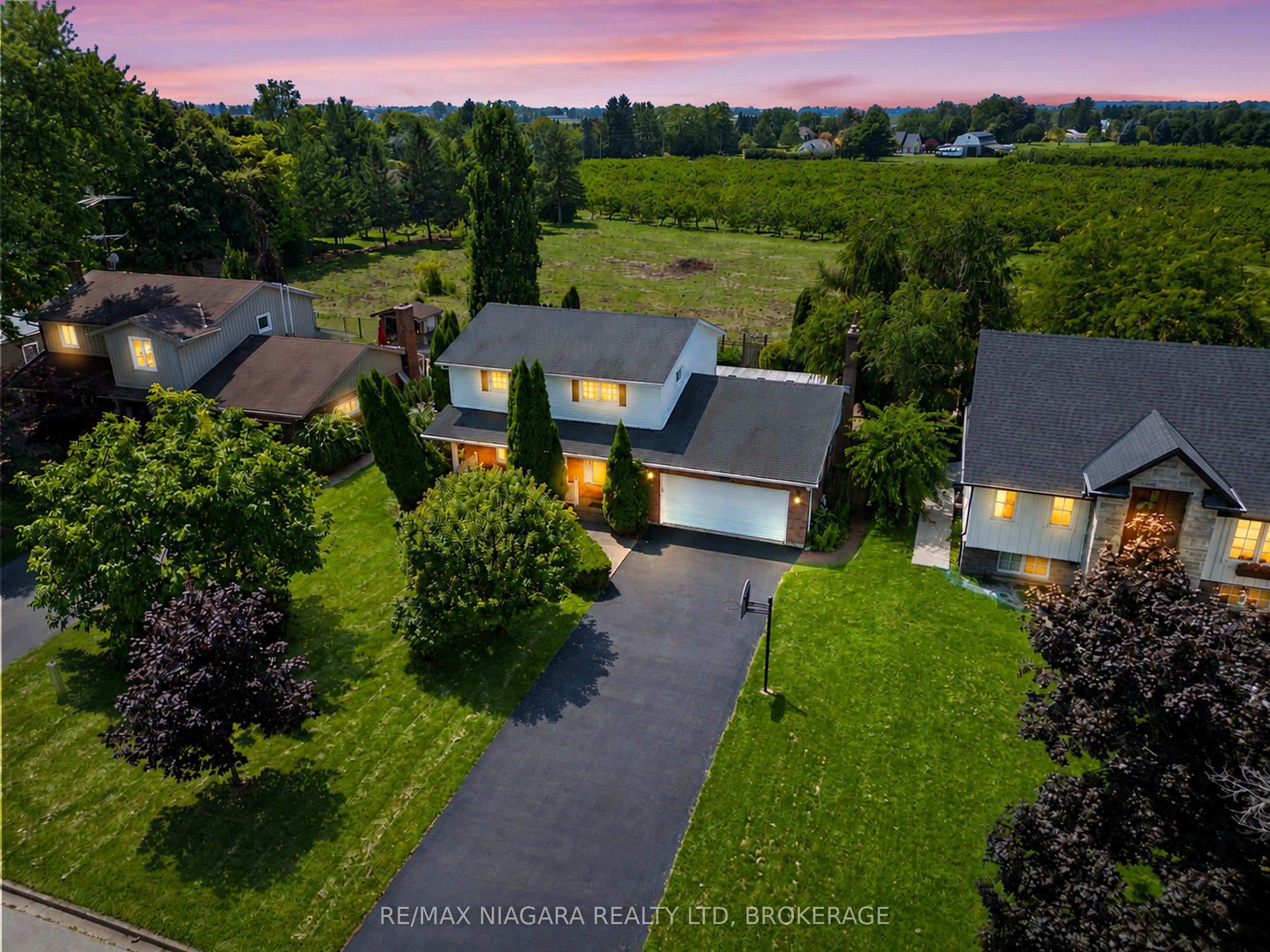 21 Garrison Village Drive, Niagara-On-The-Lake, On L0s 1j0