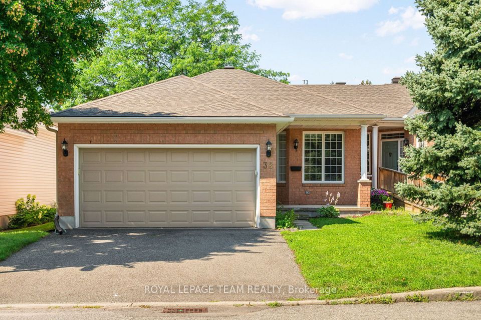 32 Trump Avenue, Carlington - Central Park, On K2c 4a7