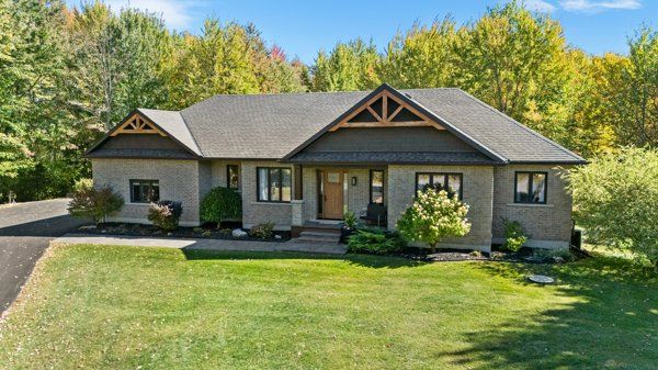 524 Osmond Daley Drive, Carp - Huntley Ward, On K0a 1l0