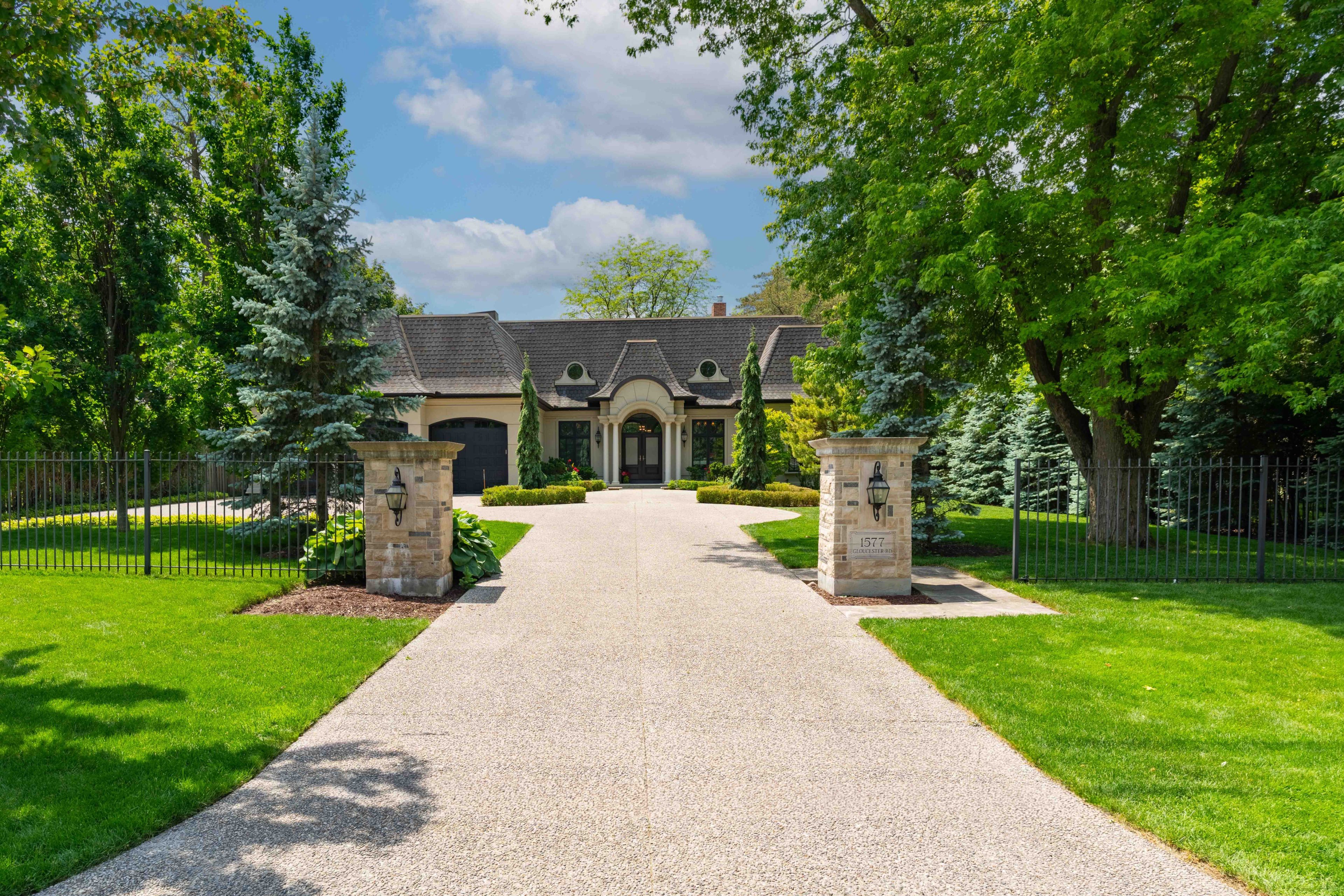 1577 Gloucester Road, London North, On N6g 2s5